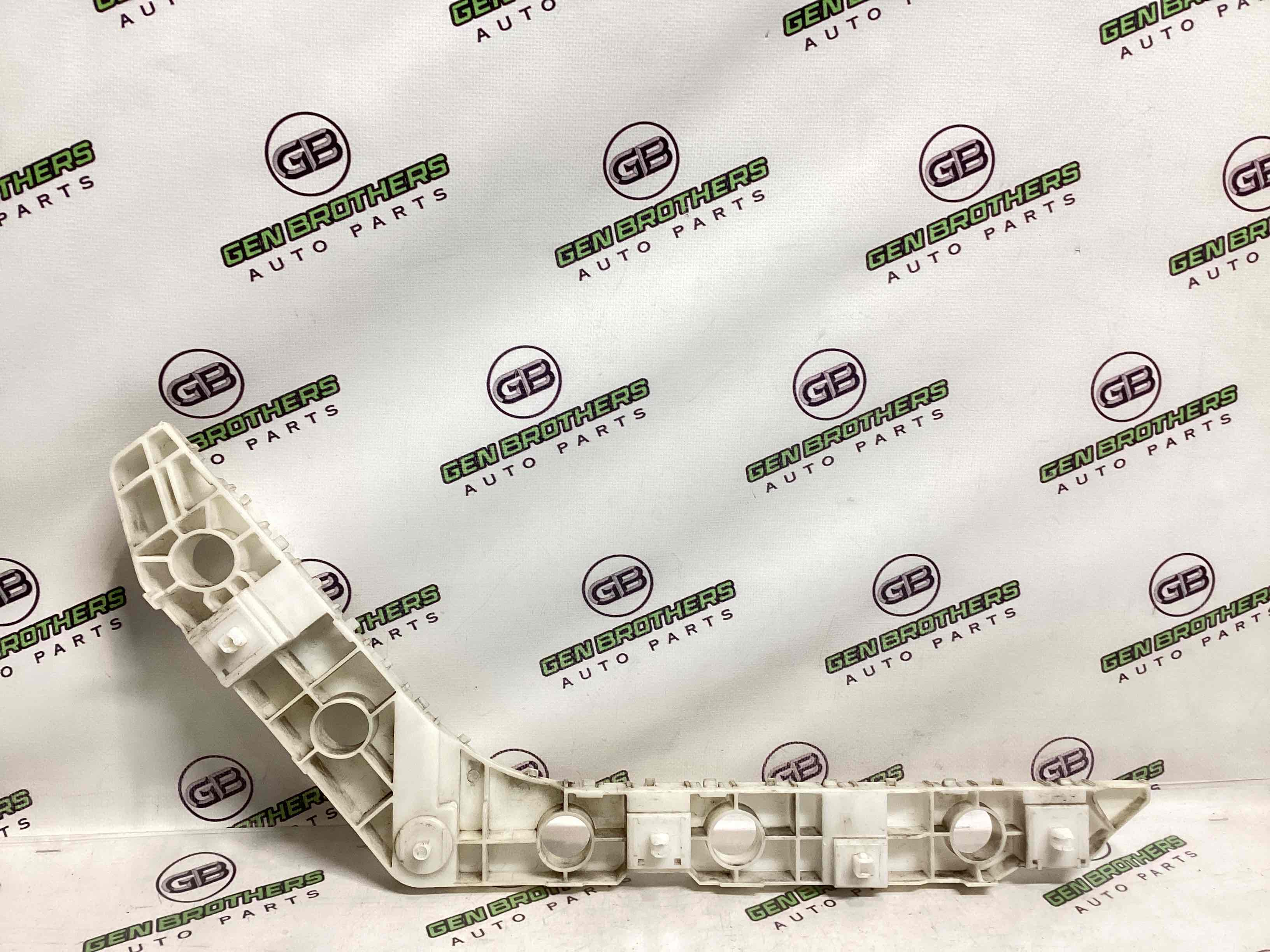 Кріплення заднього бампера ліве