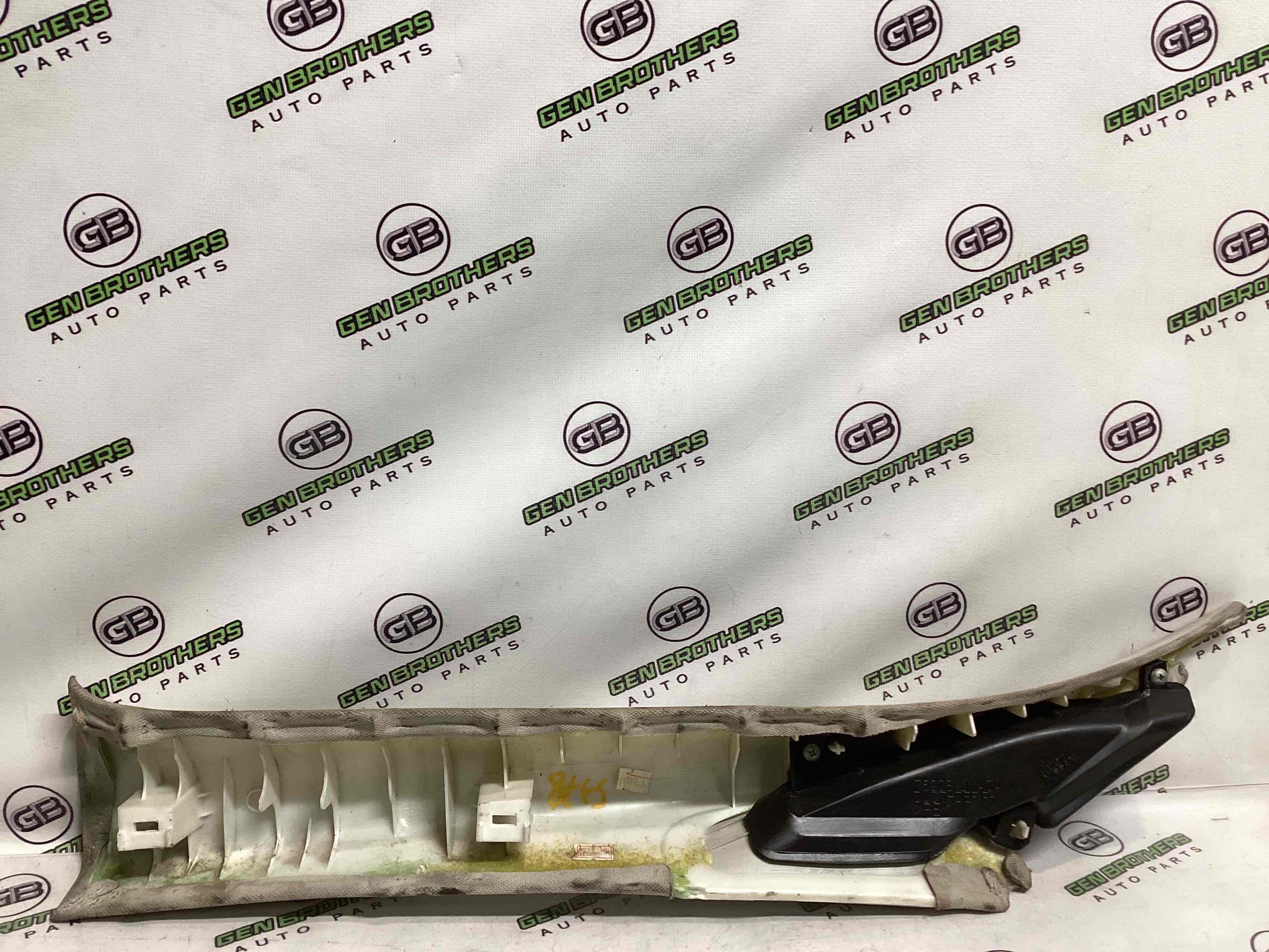 Обшивка передньої стійки права