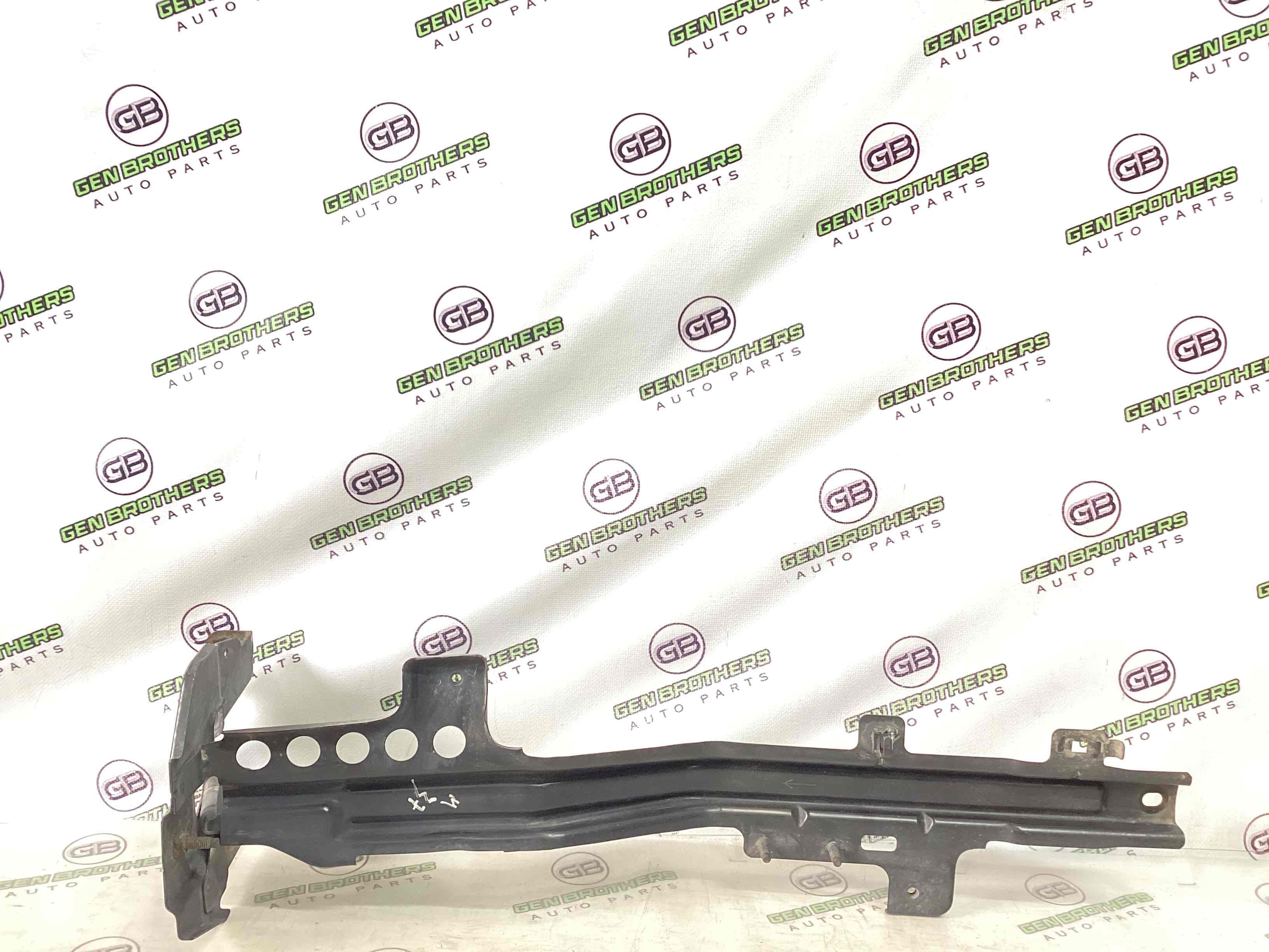 Петля капота, кронштейн капота