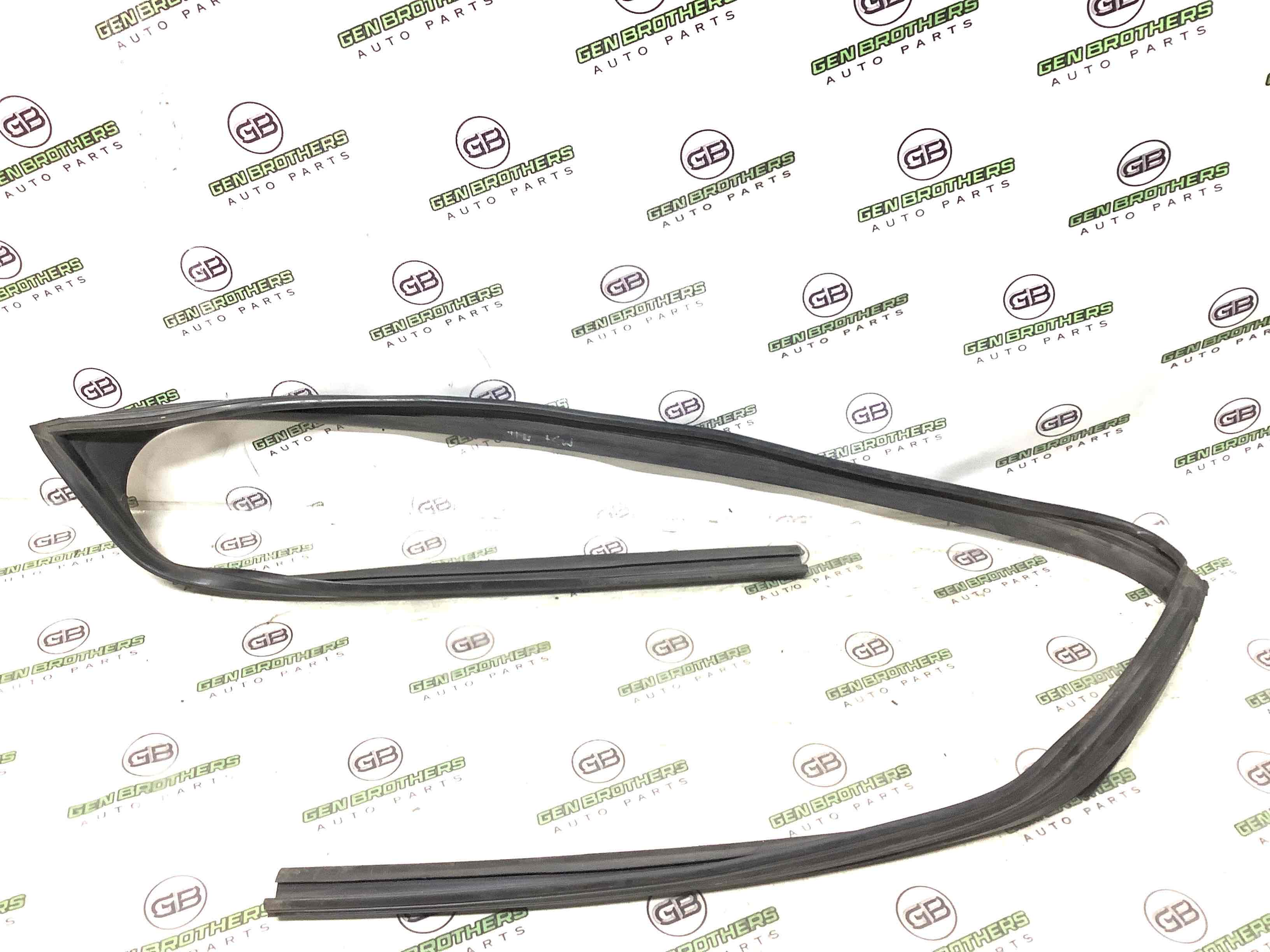 Ущільнювач скла, двері