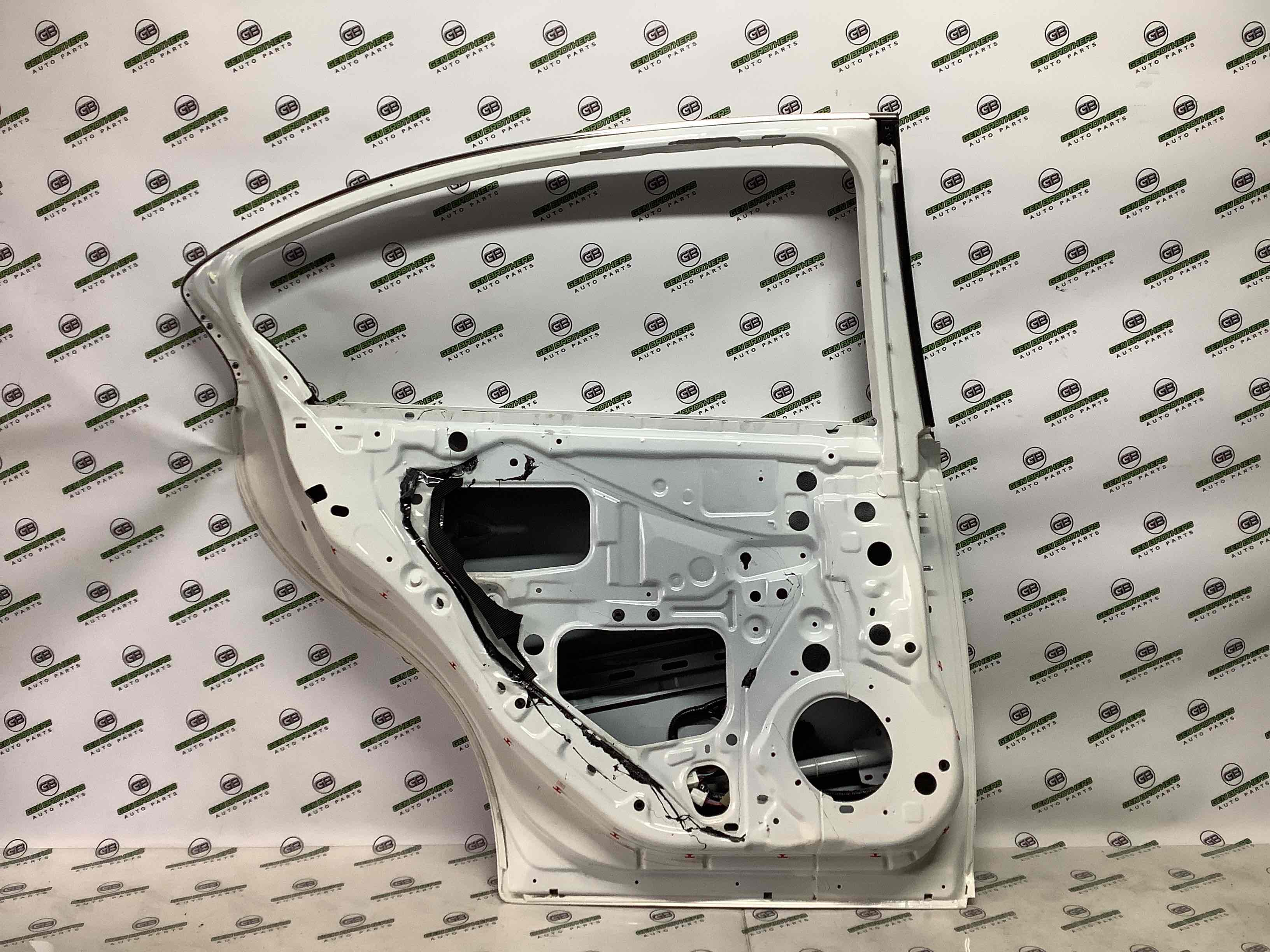 Двері задні ліві