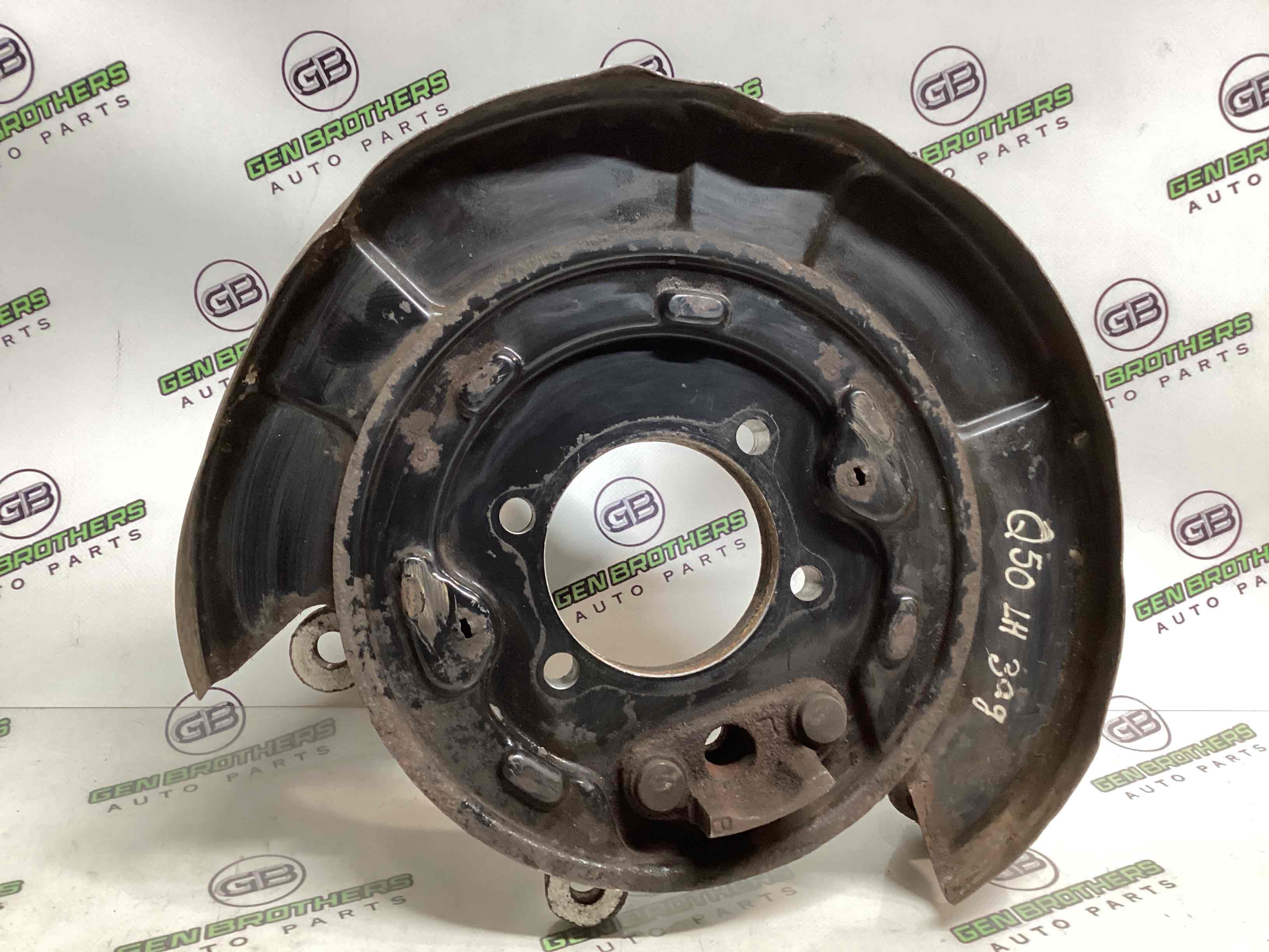 Кулак задній лівий