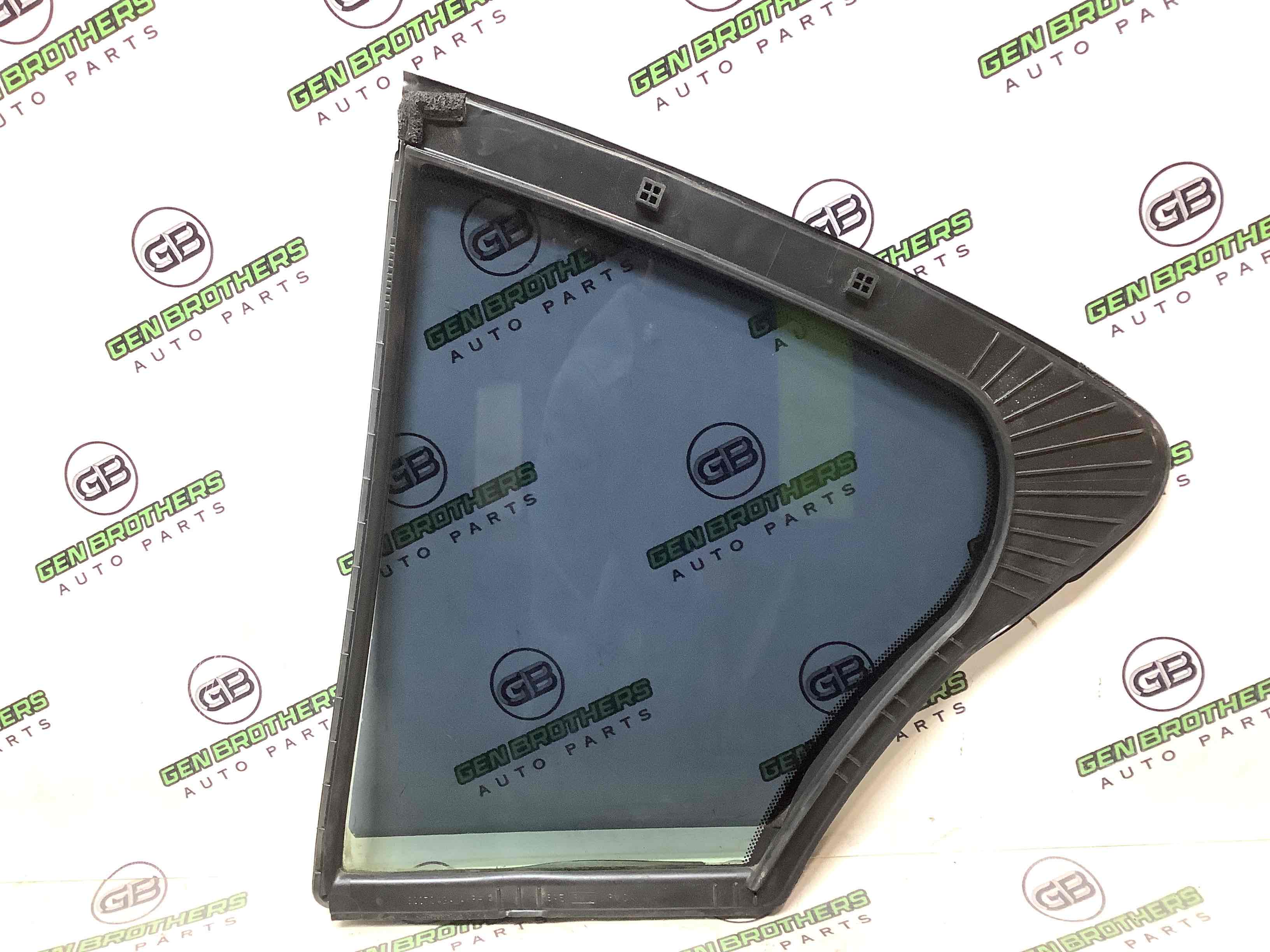 Скло дверей трикутник кватирка