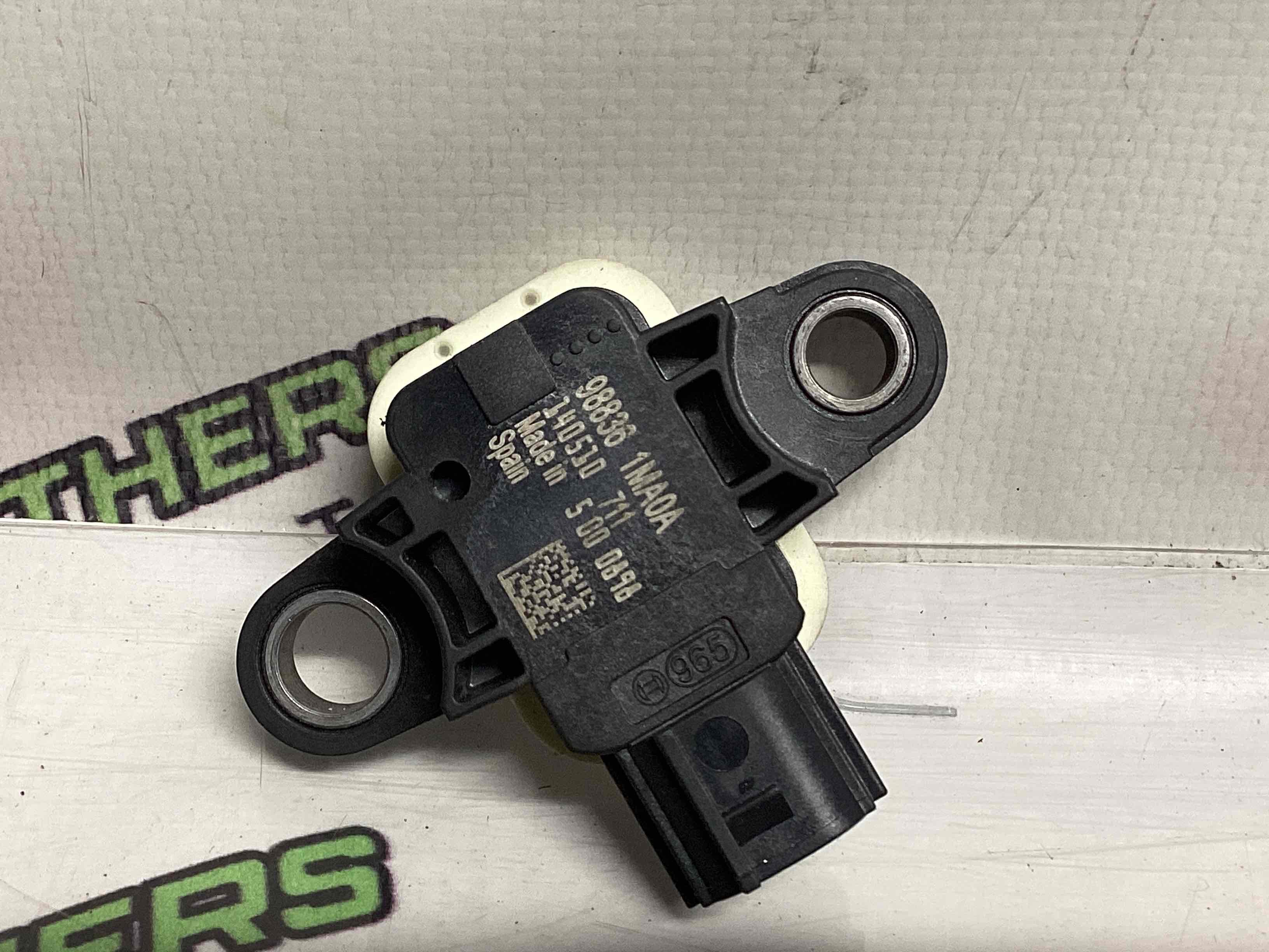 Датчик удару Airbag бічний