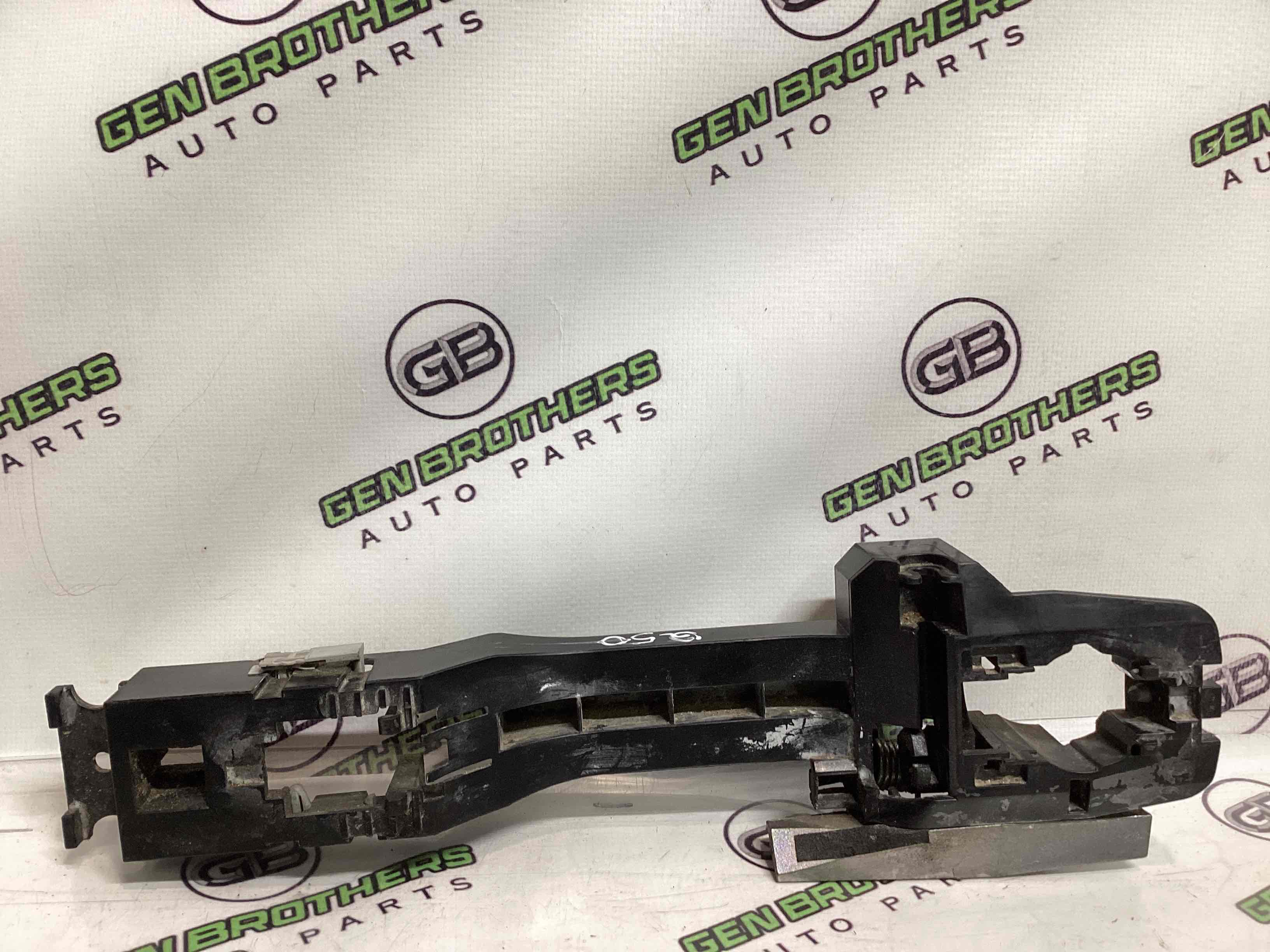 Кронштейн ручки дверей