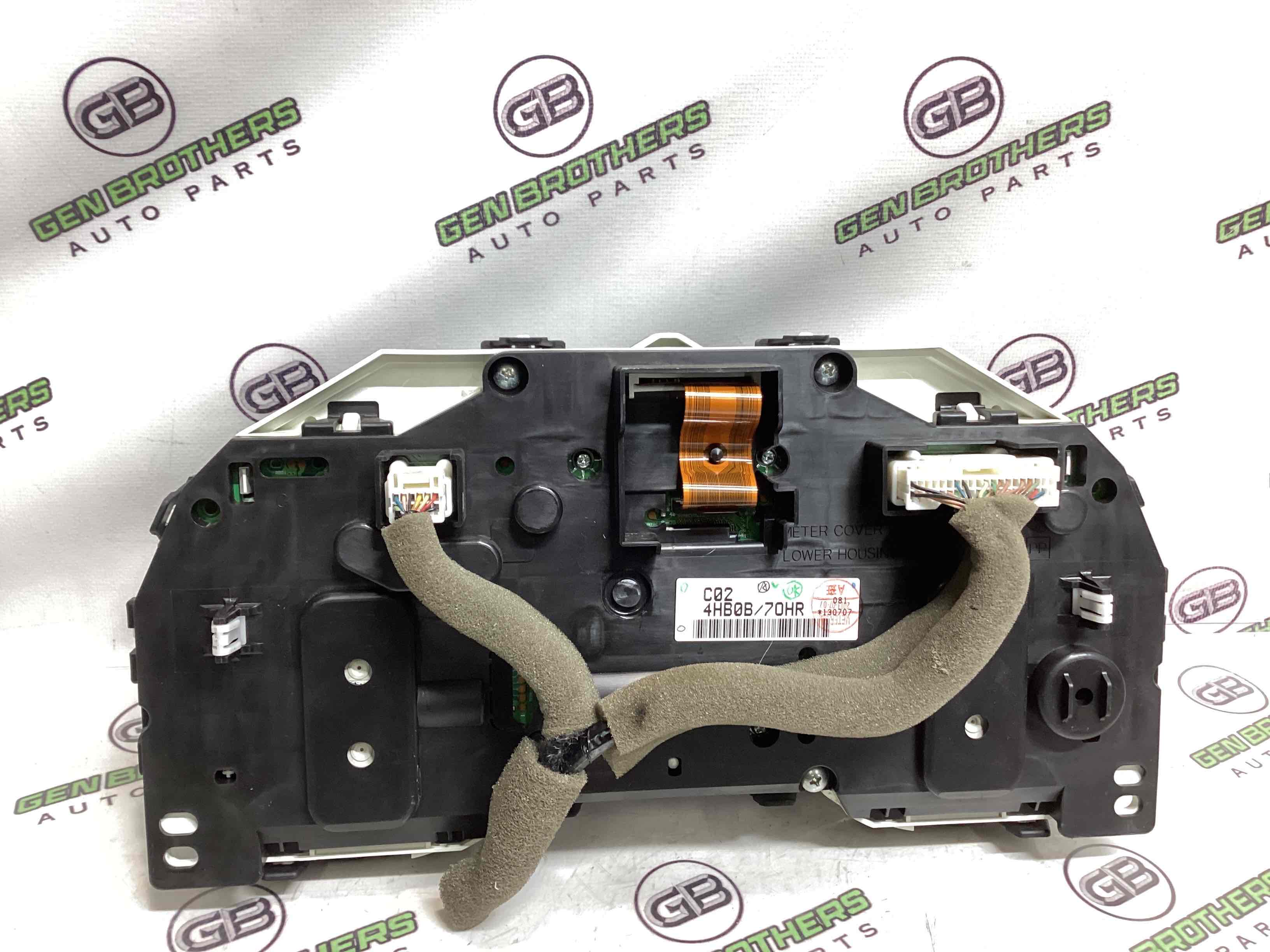 Щиток приладів панель приладів