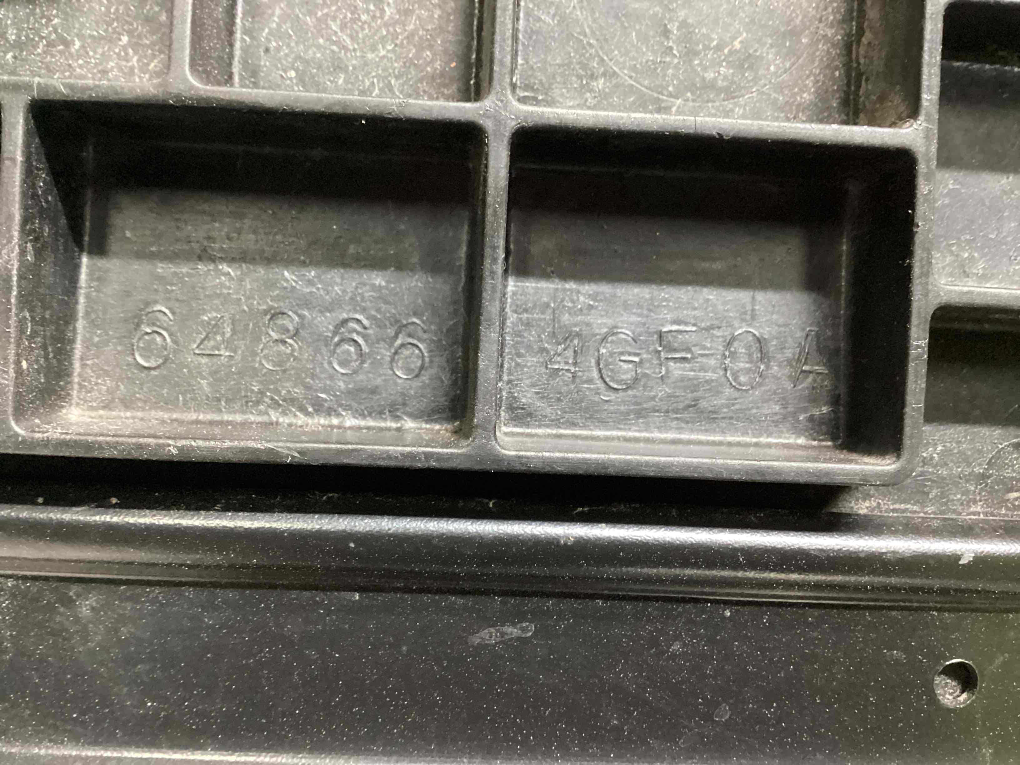 Полиця акумулятора, кришка, кріплення майданчик АКБ