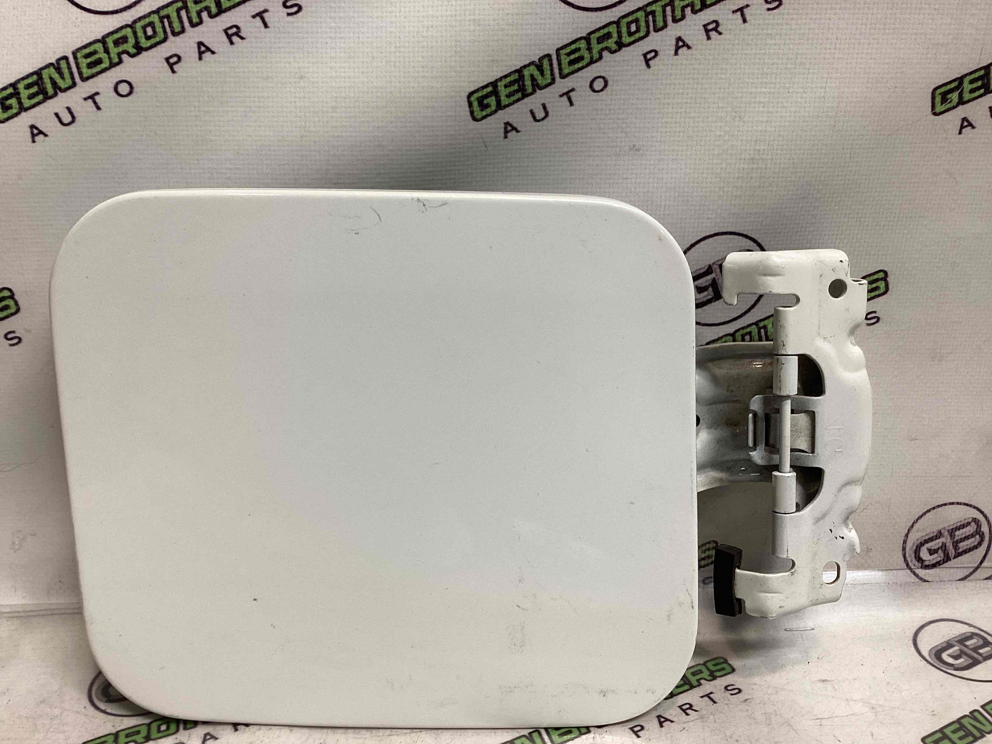 Лючок бензобака