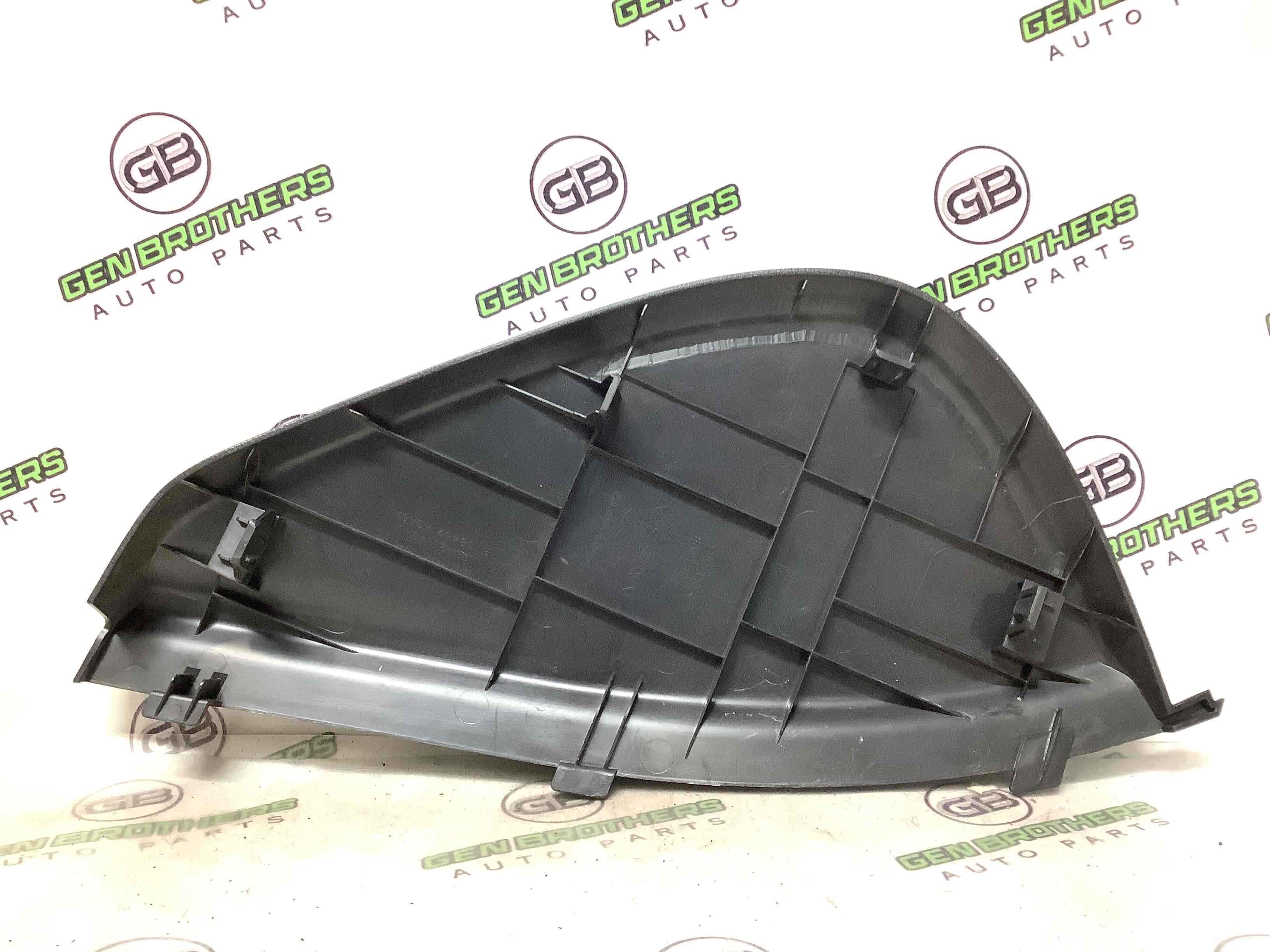 Обшивка панелі приладів торпедо