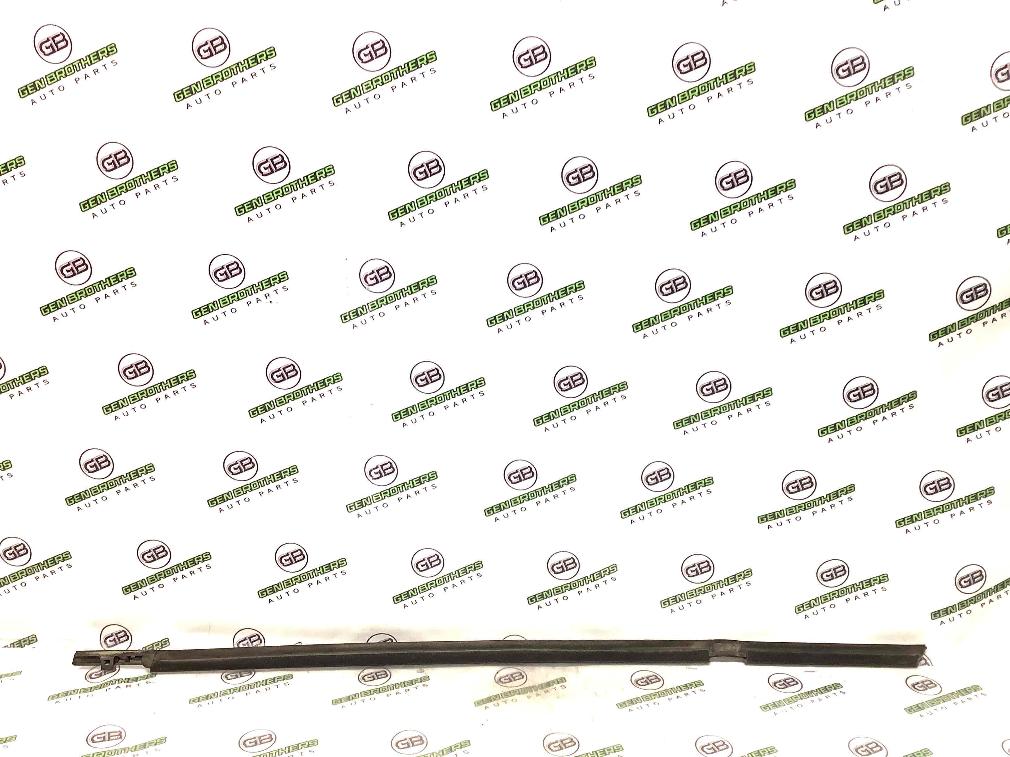 Молдинг двері задньої правої