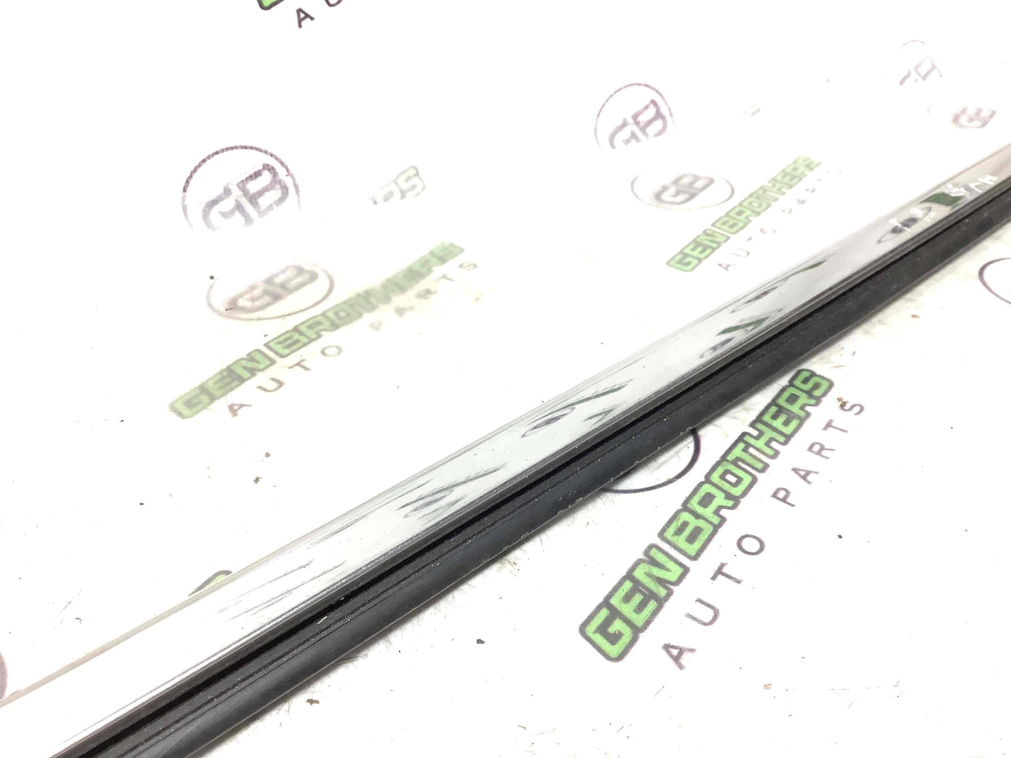 Молдинг двері передньої правої