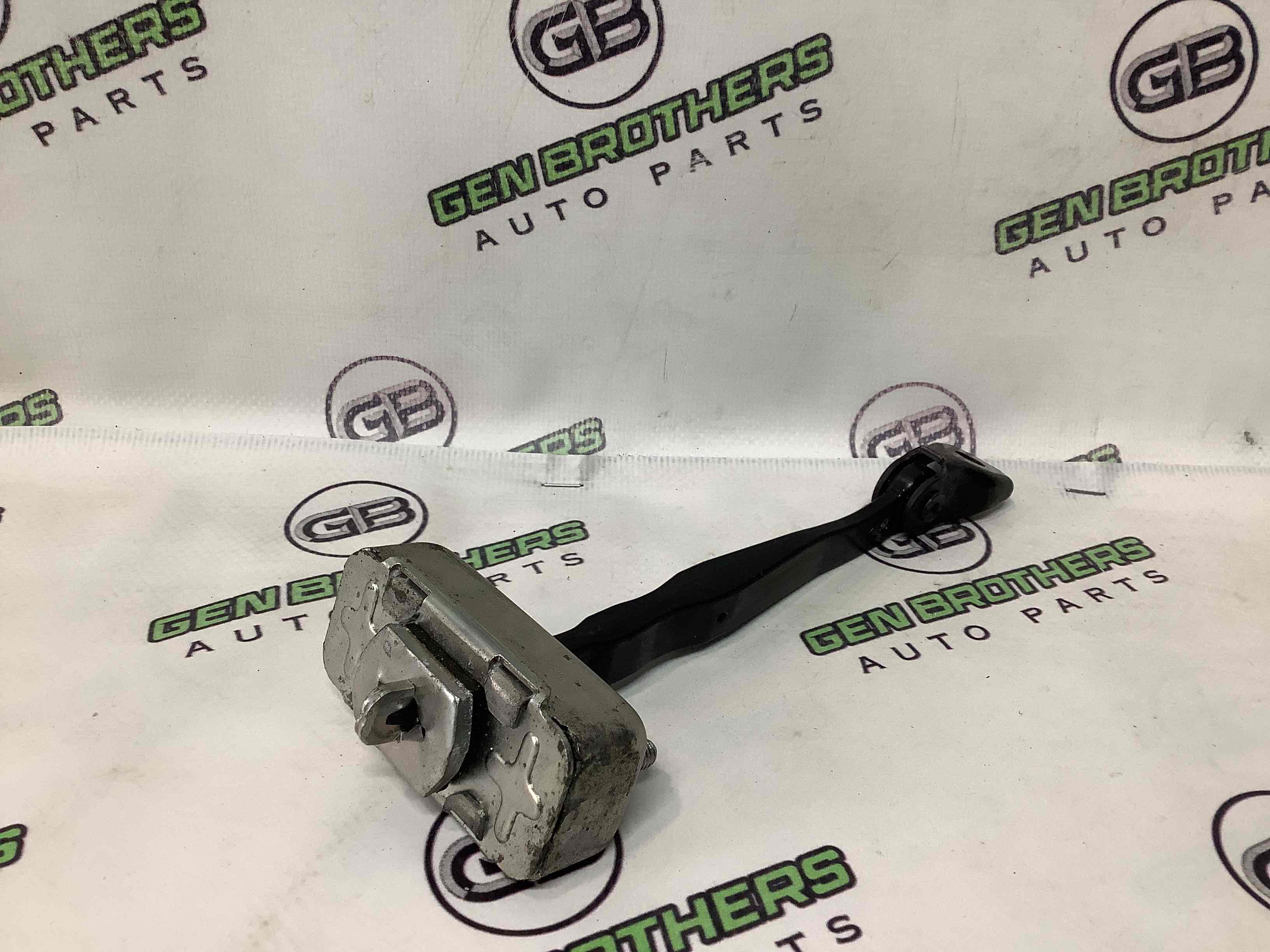 Обмежувач відчинення дверей