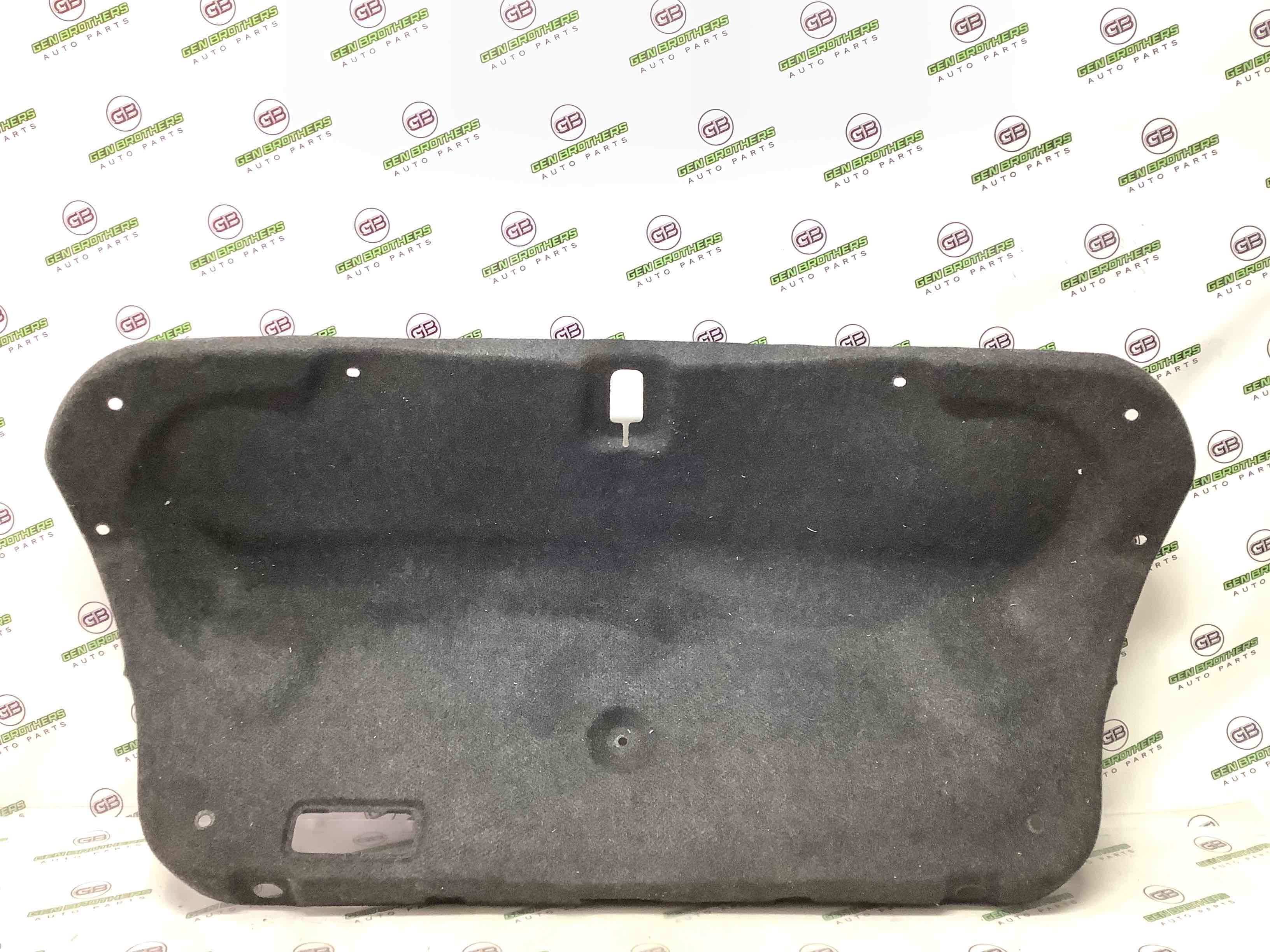 Обшивка кришки багажника