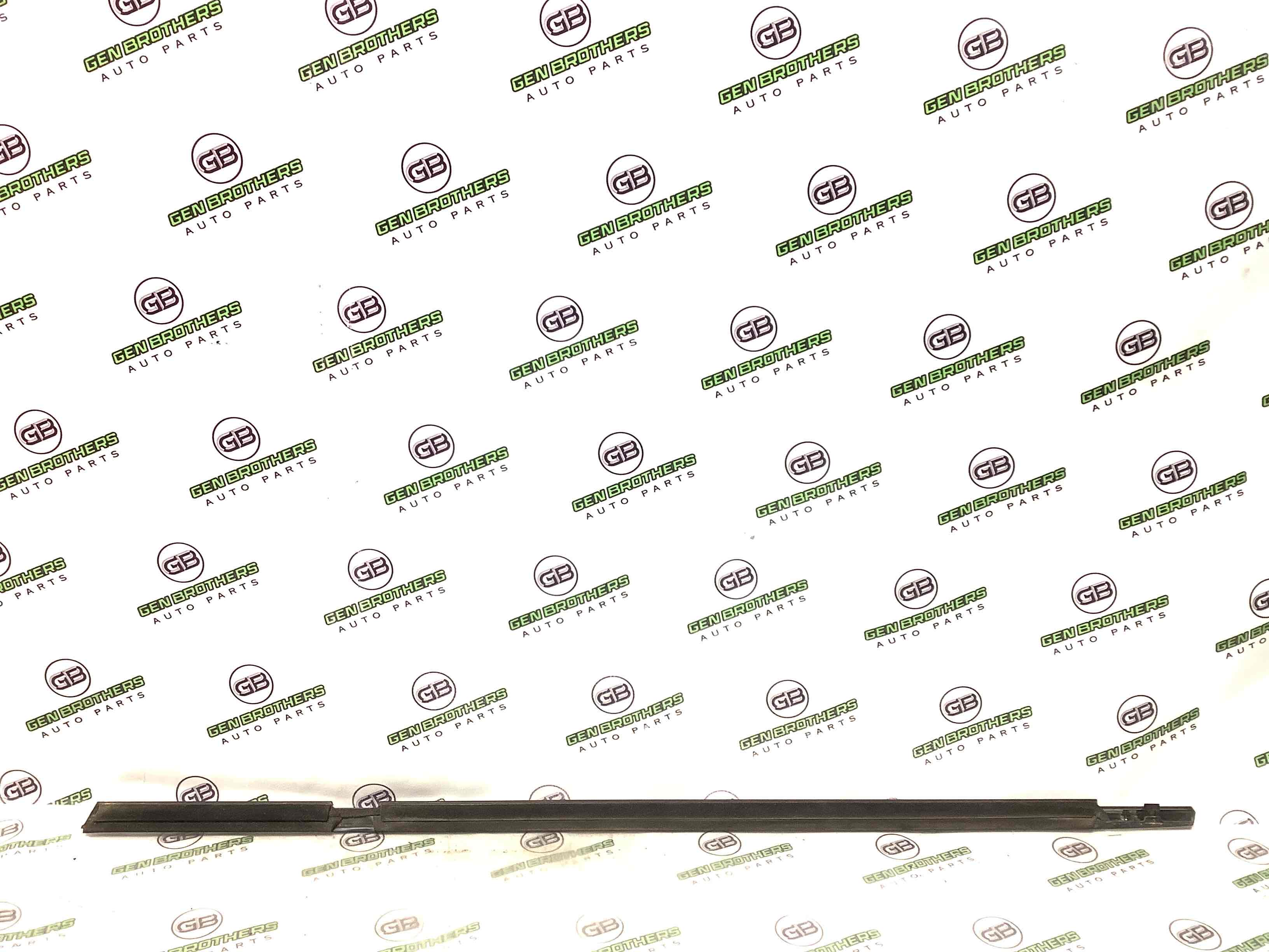 Молдинг двері задньої правої