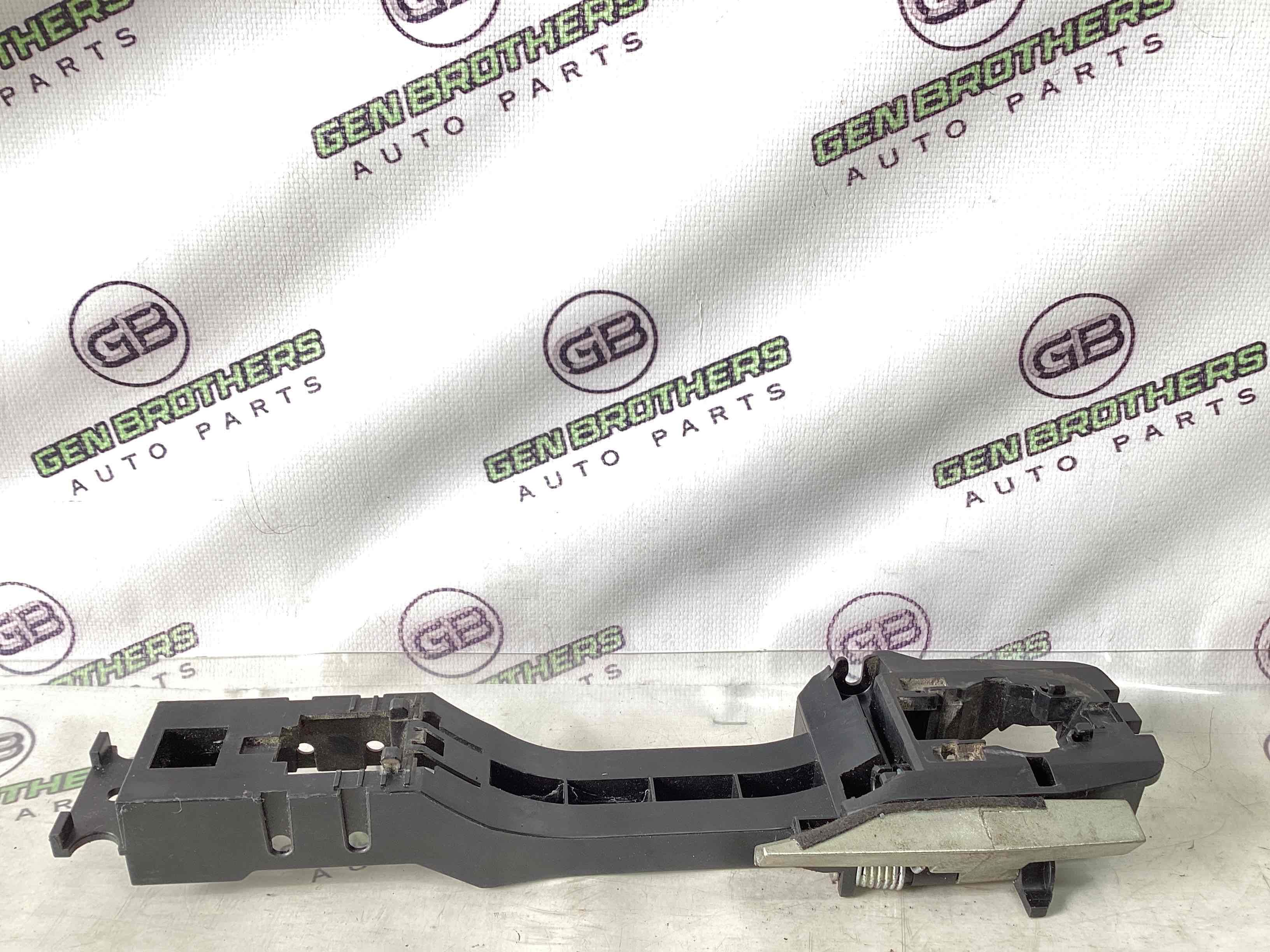 Кронштейн ручки дверей