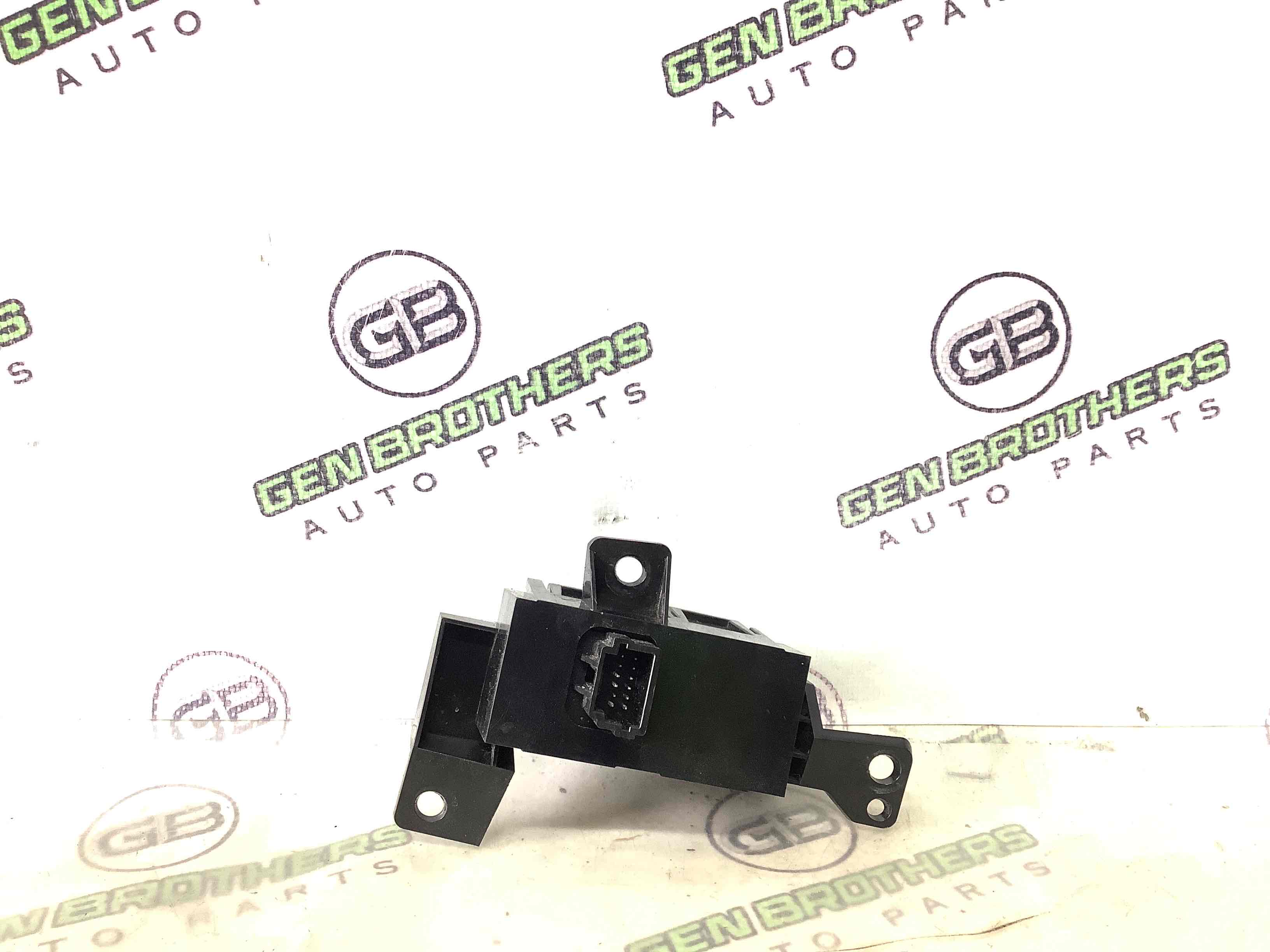 Кнопка відкриття багажника