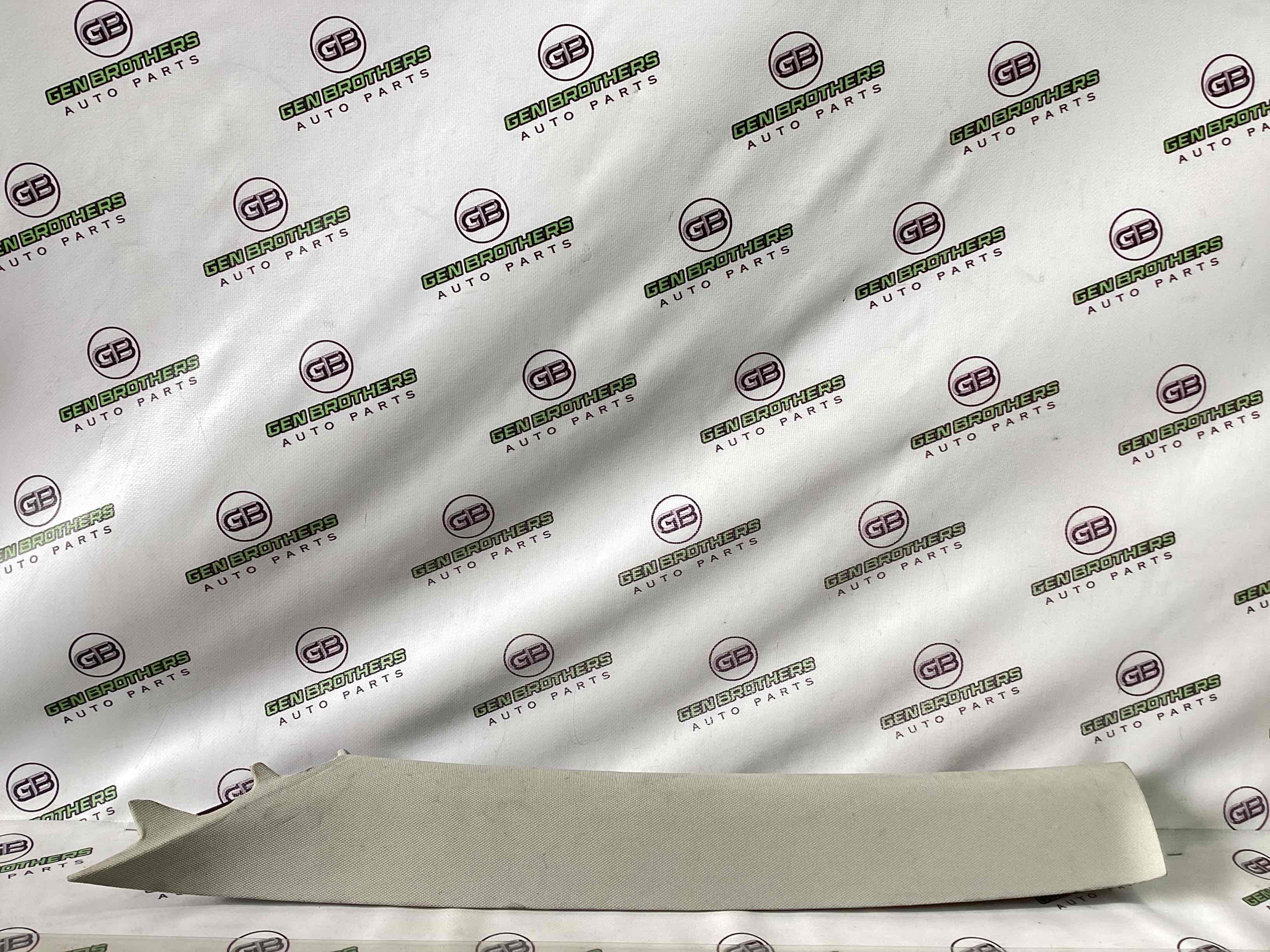 Обшивка передньої стійки ліва