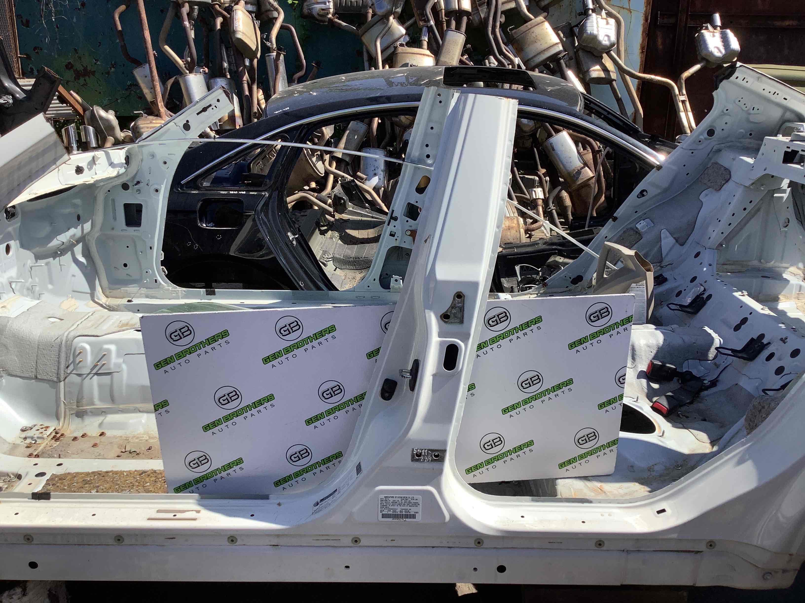 Стійки кузова та пороги