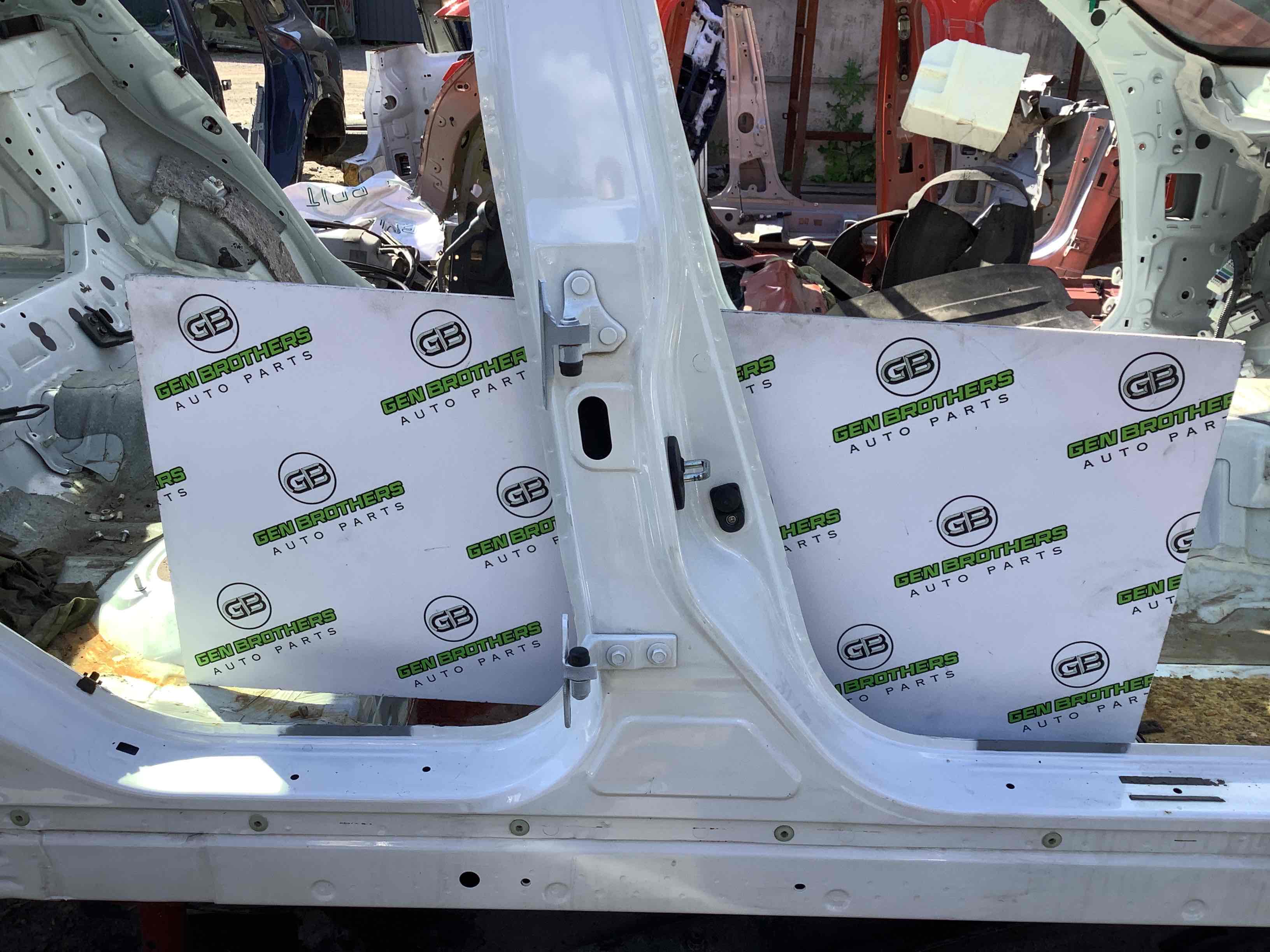 Стійки кузова та пороги