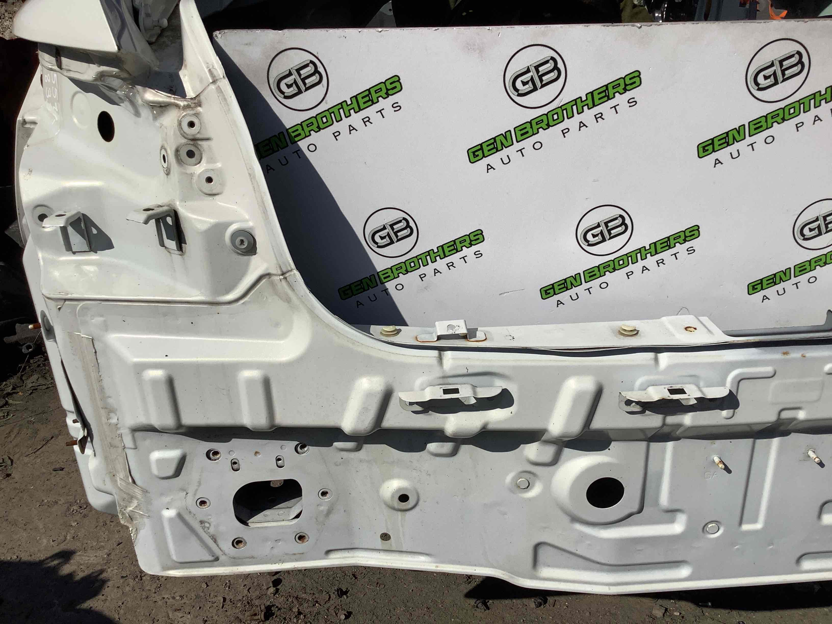 Задня панель