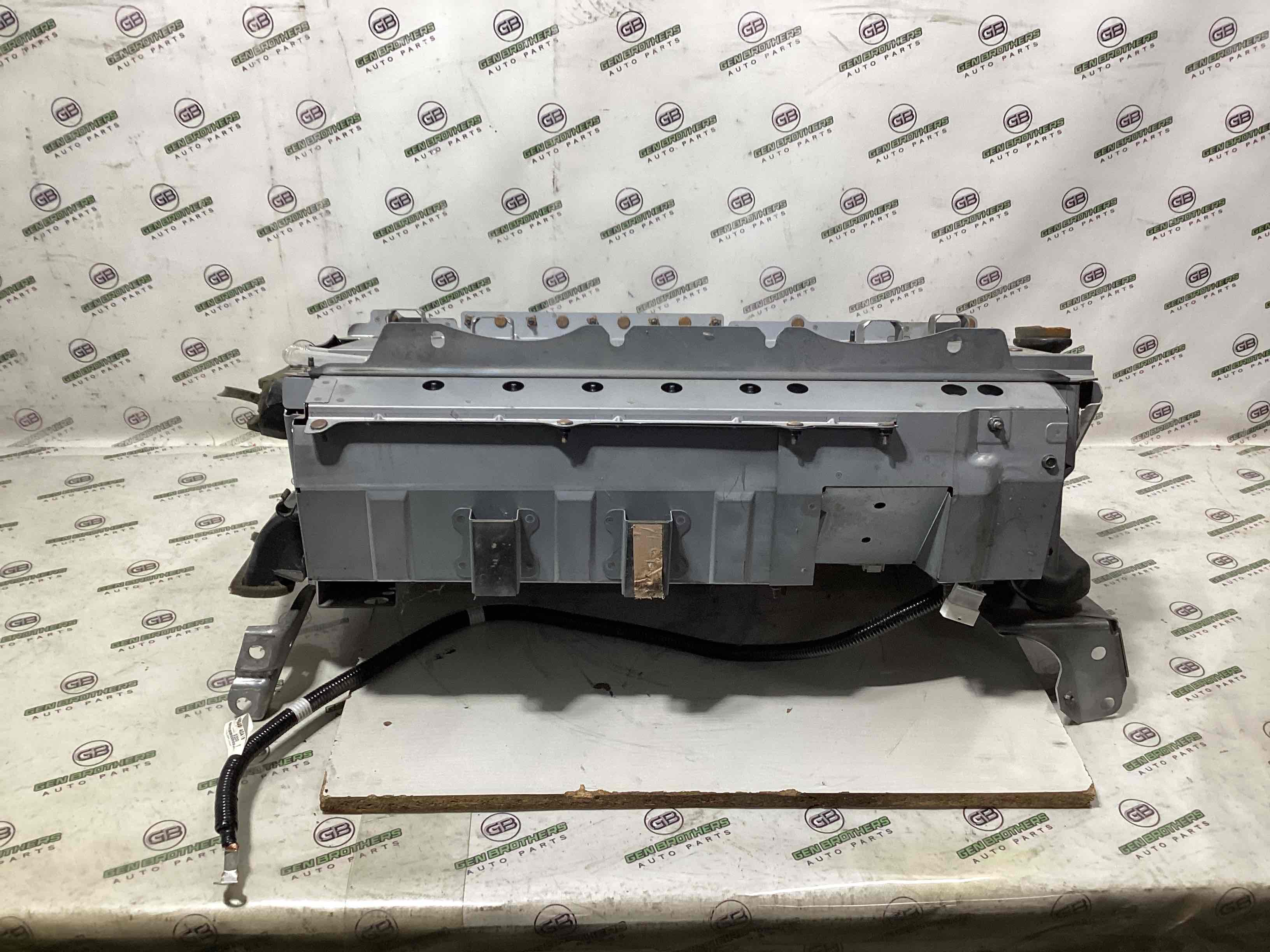 Акумуляторна батарея, кріплення та ін.