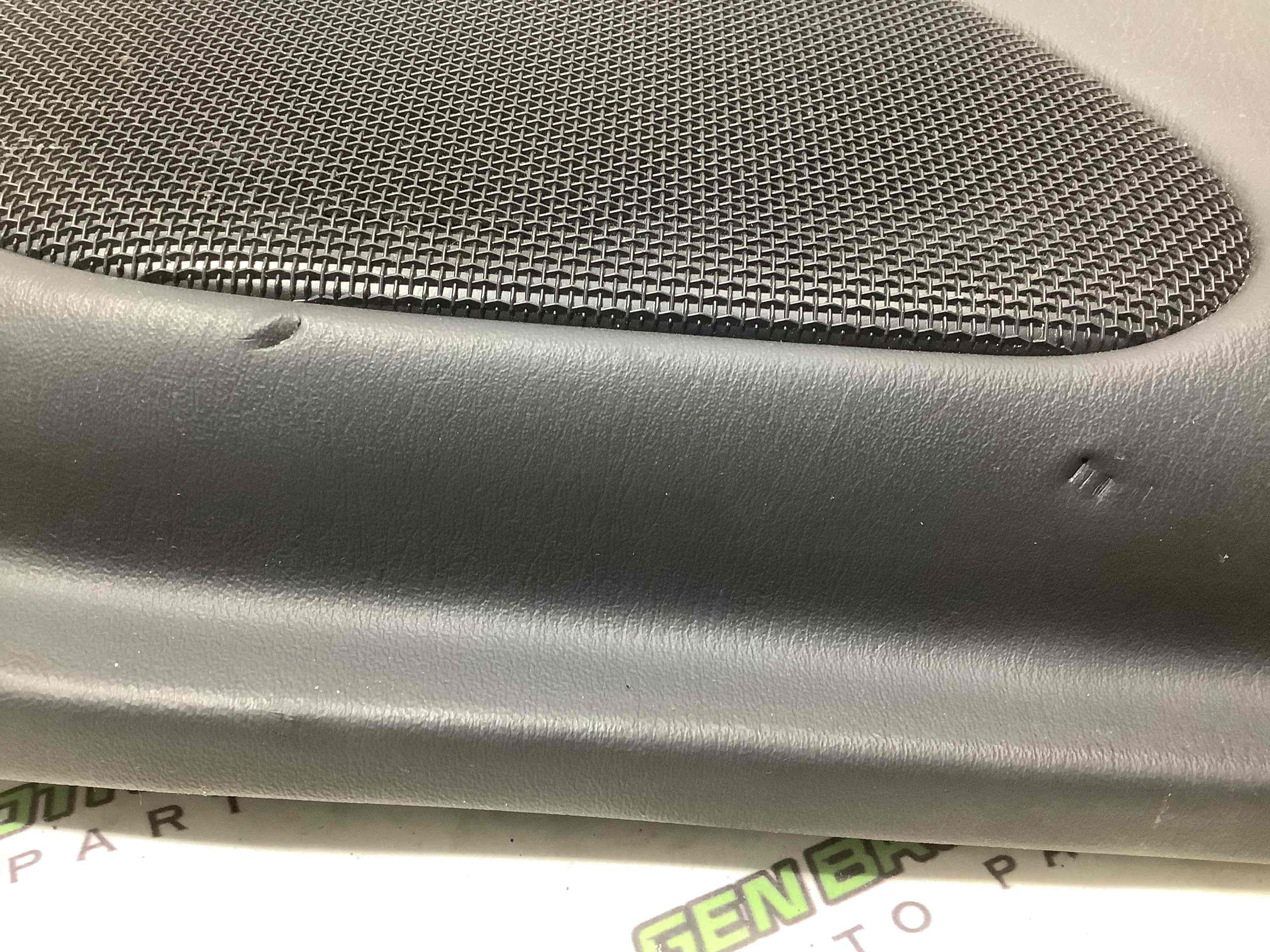 Елементи оздоблення багажника