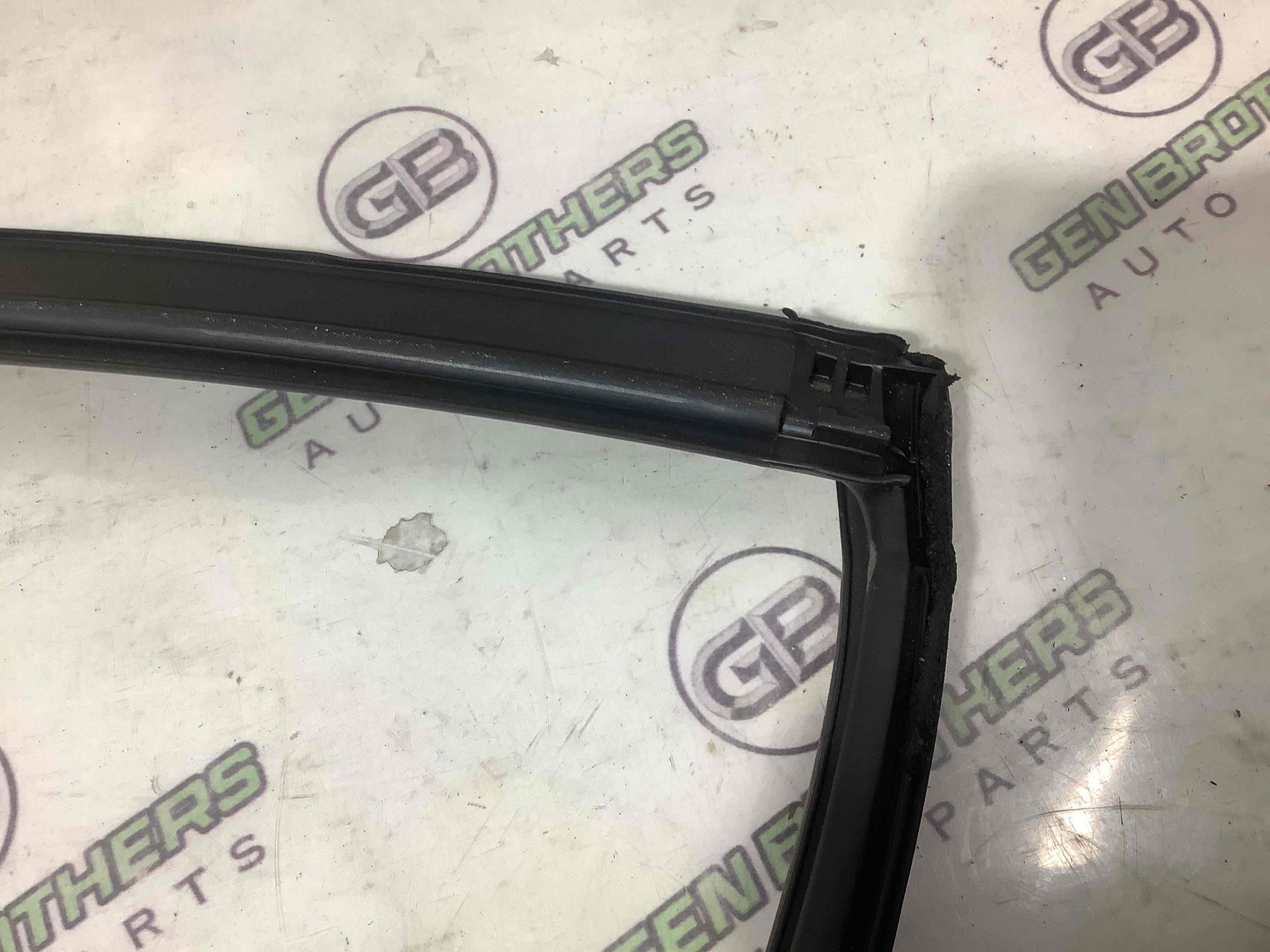 Ущільнювач скла, двері