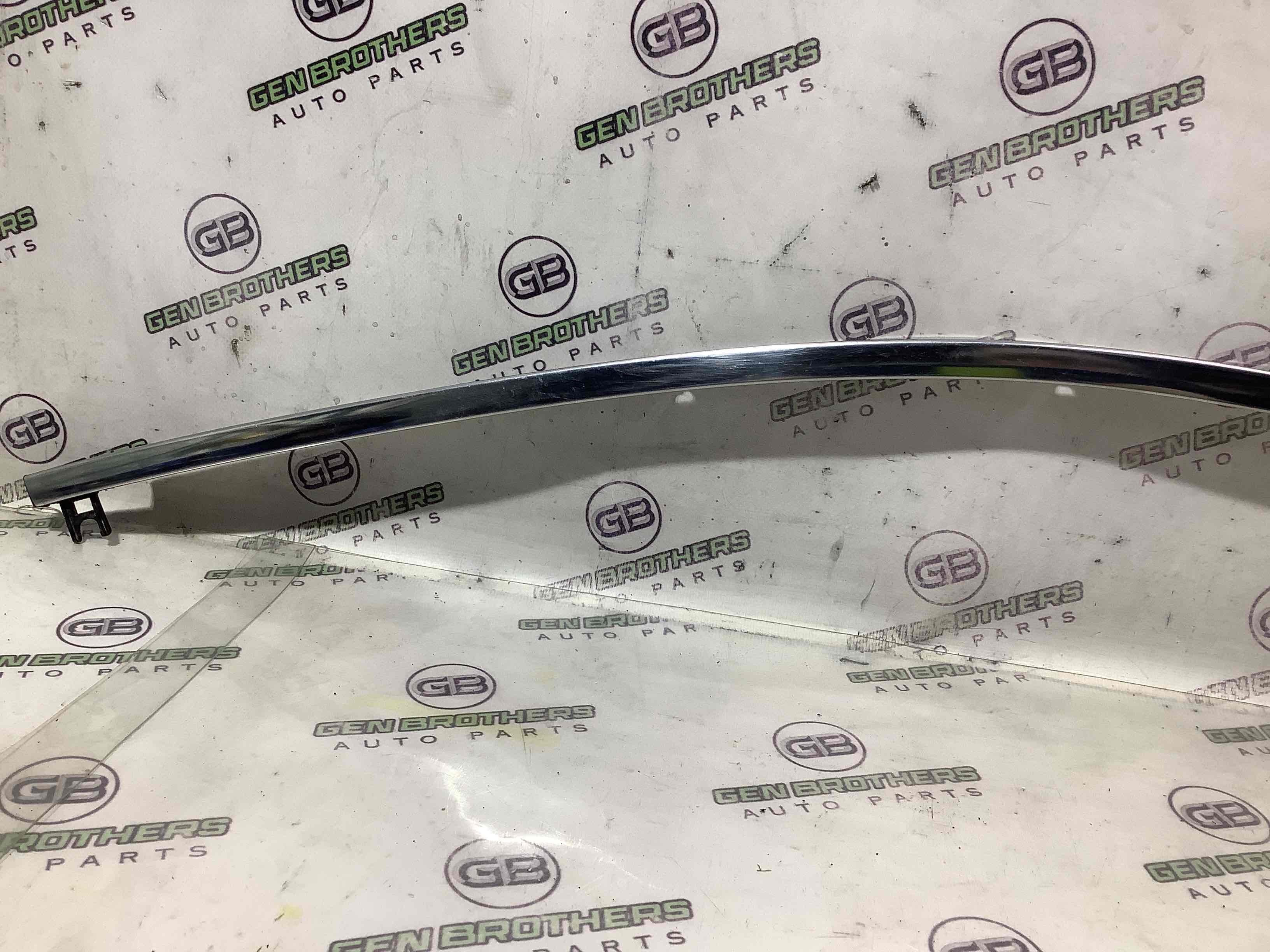 Молдинг двері передньої правої