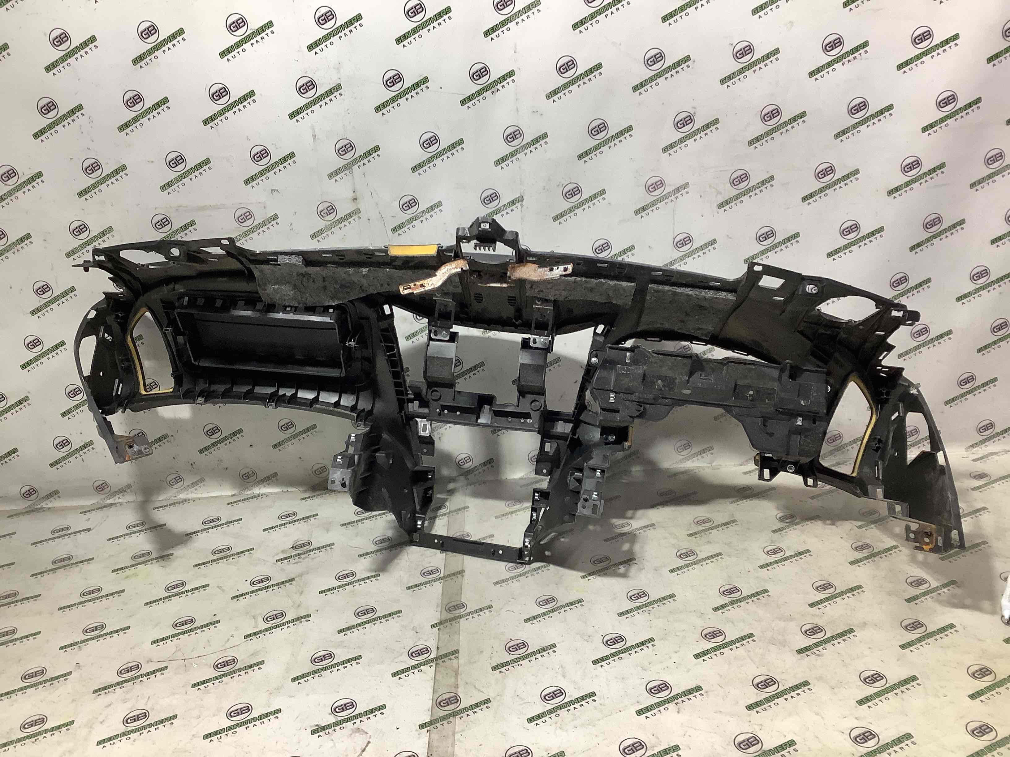 Панель передня салону торпедо