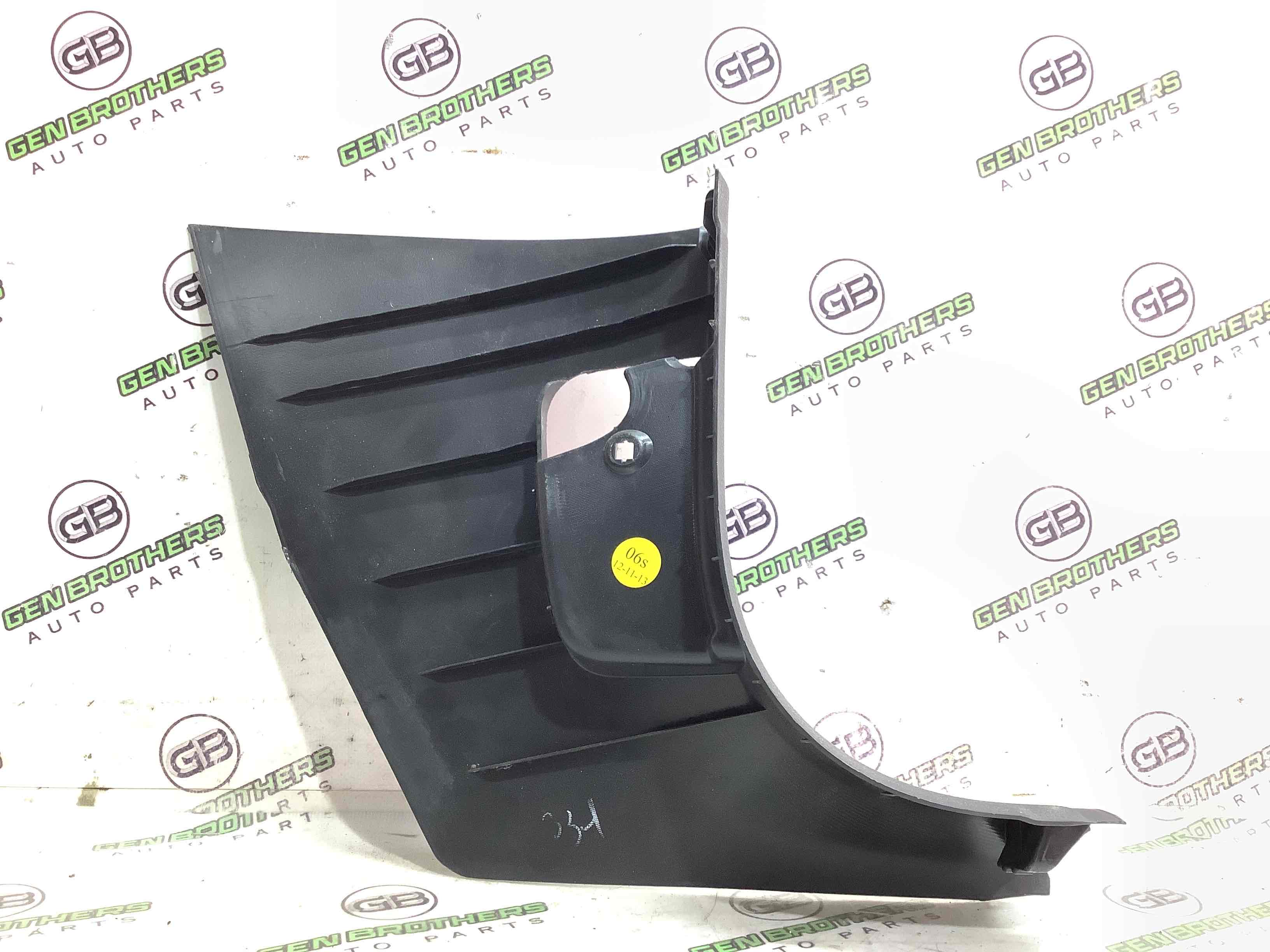 Обшивка передньої стійки ліва