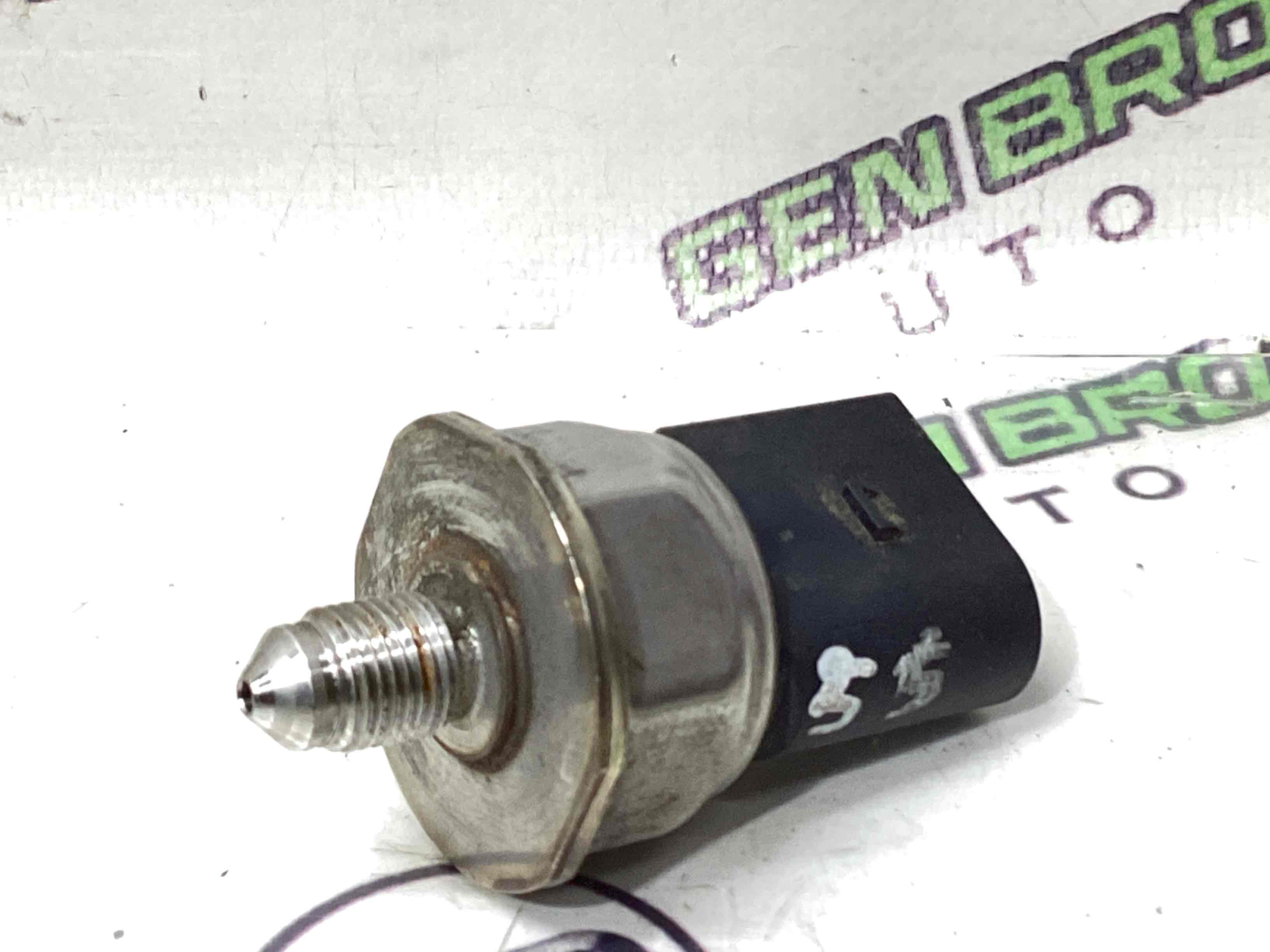 Датчик тиску палива