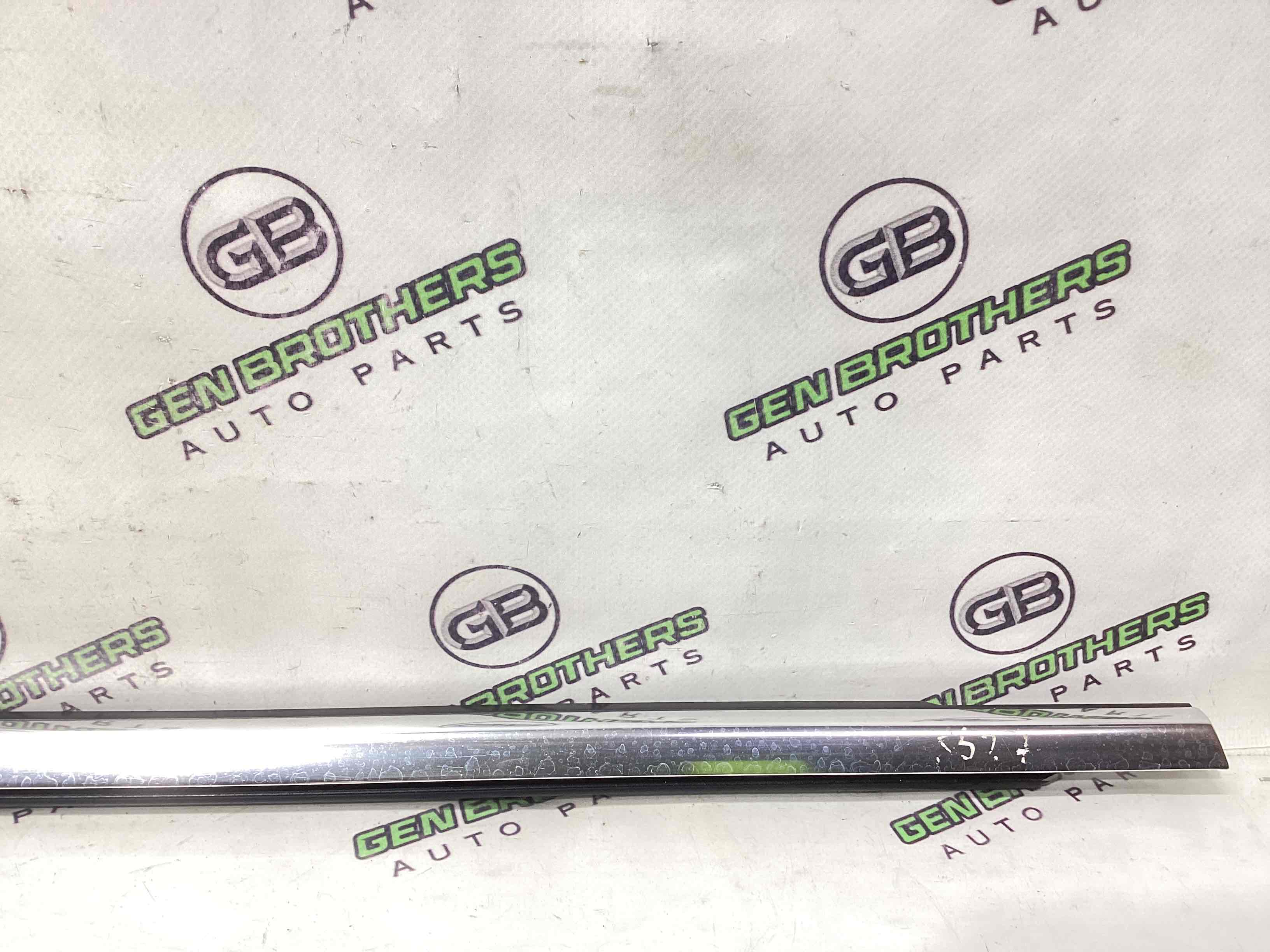 Молдинг двері задньої правої