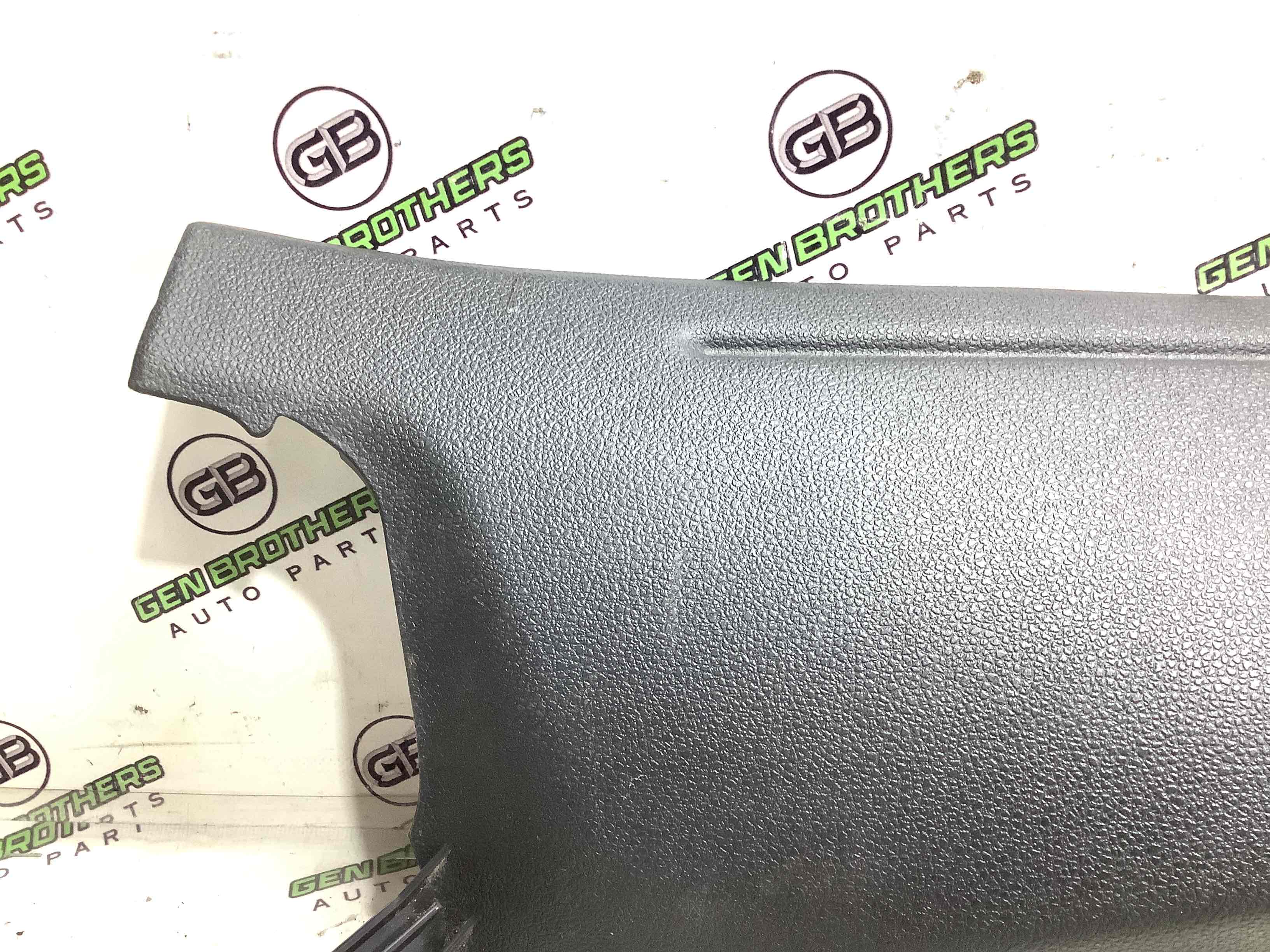 Обшивка задньої стійки права