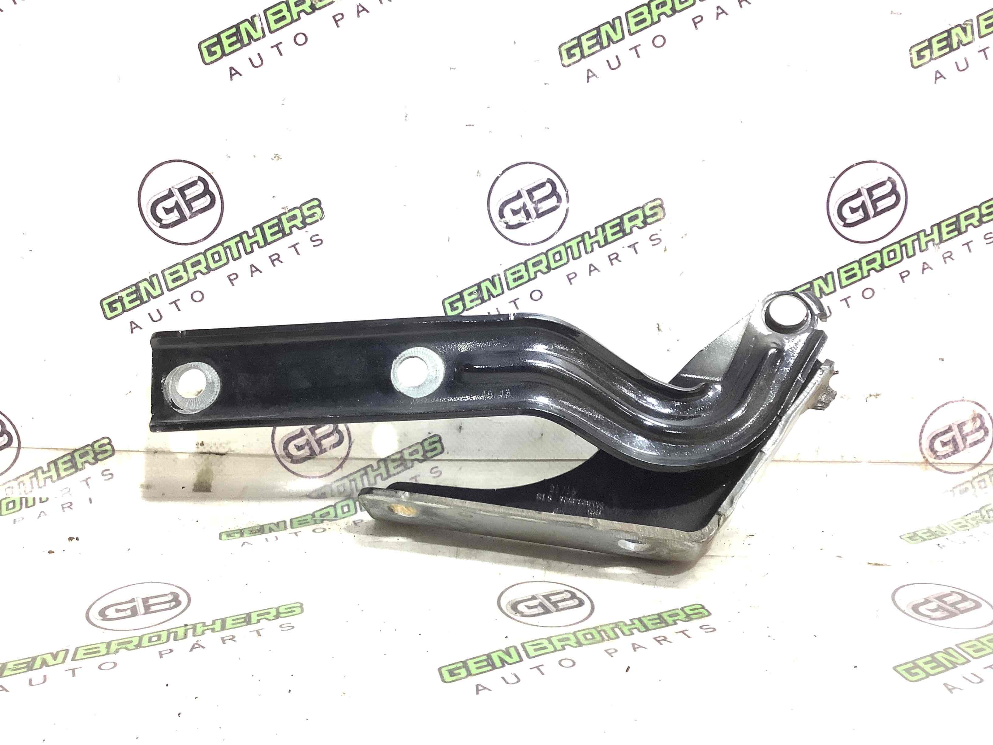 Петля капота, кронштейн капота