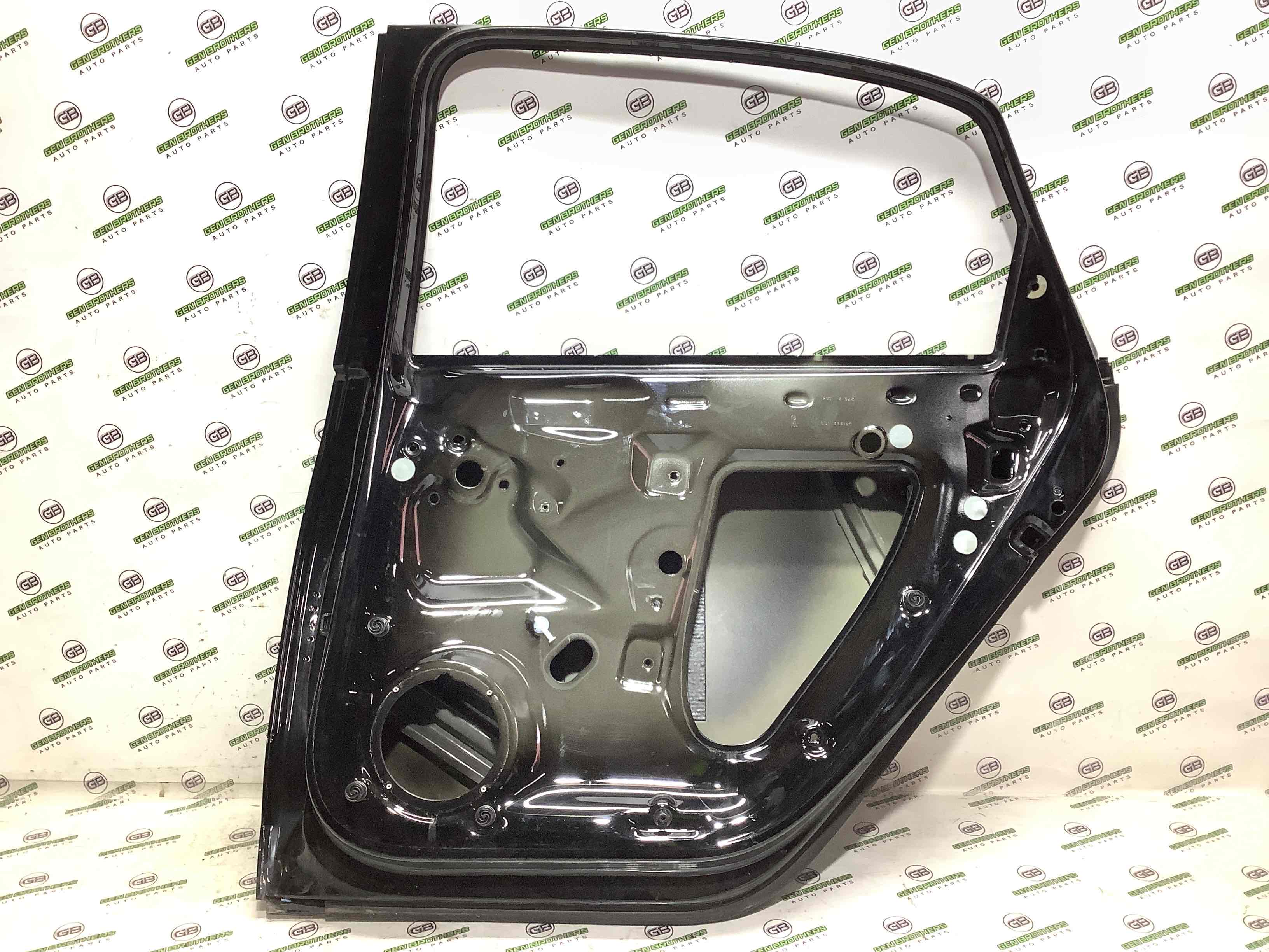 Двері задні права