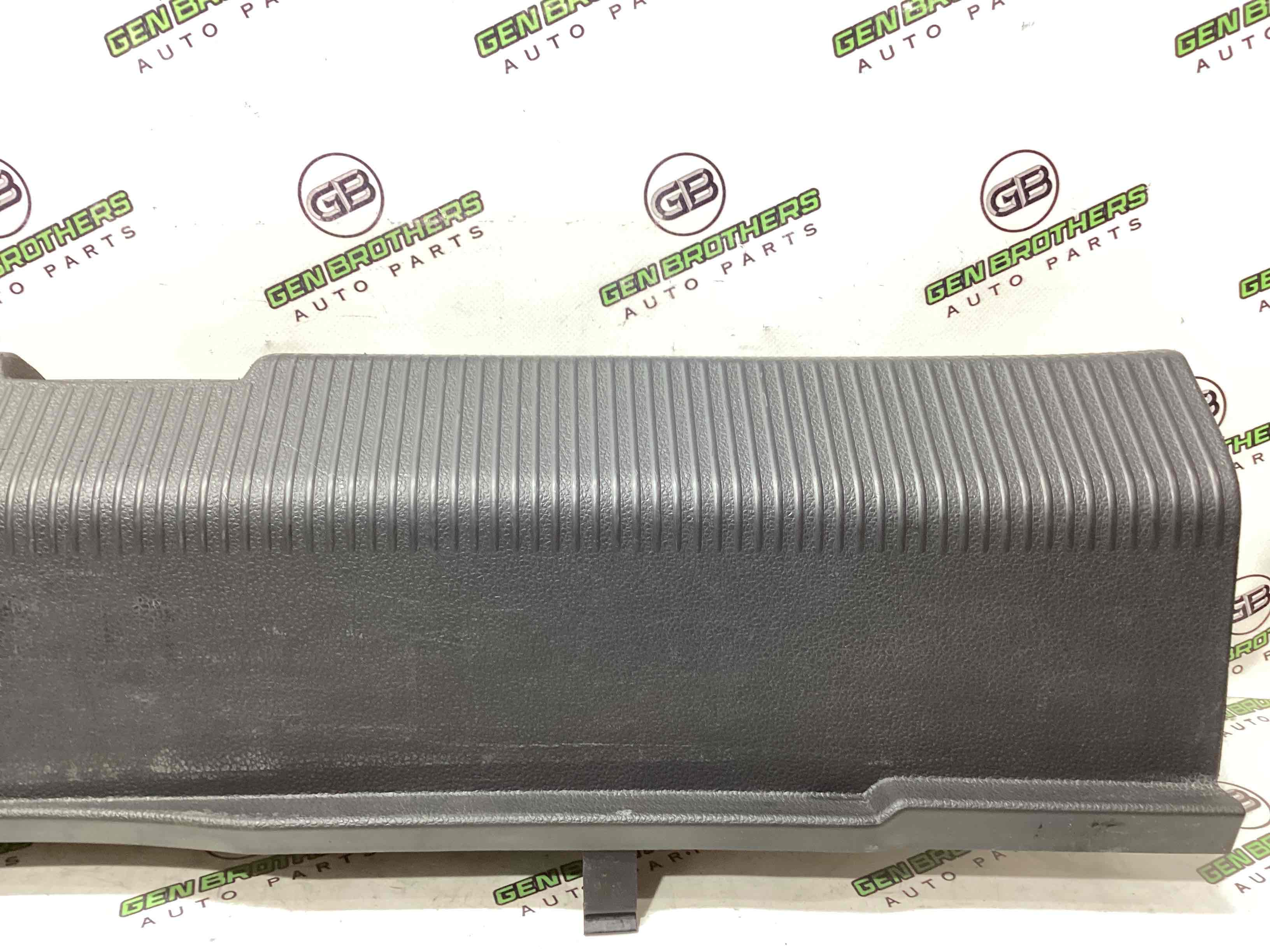 Елементи оздоблення багажника