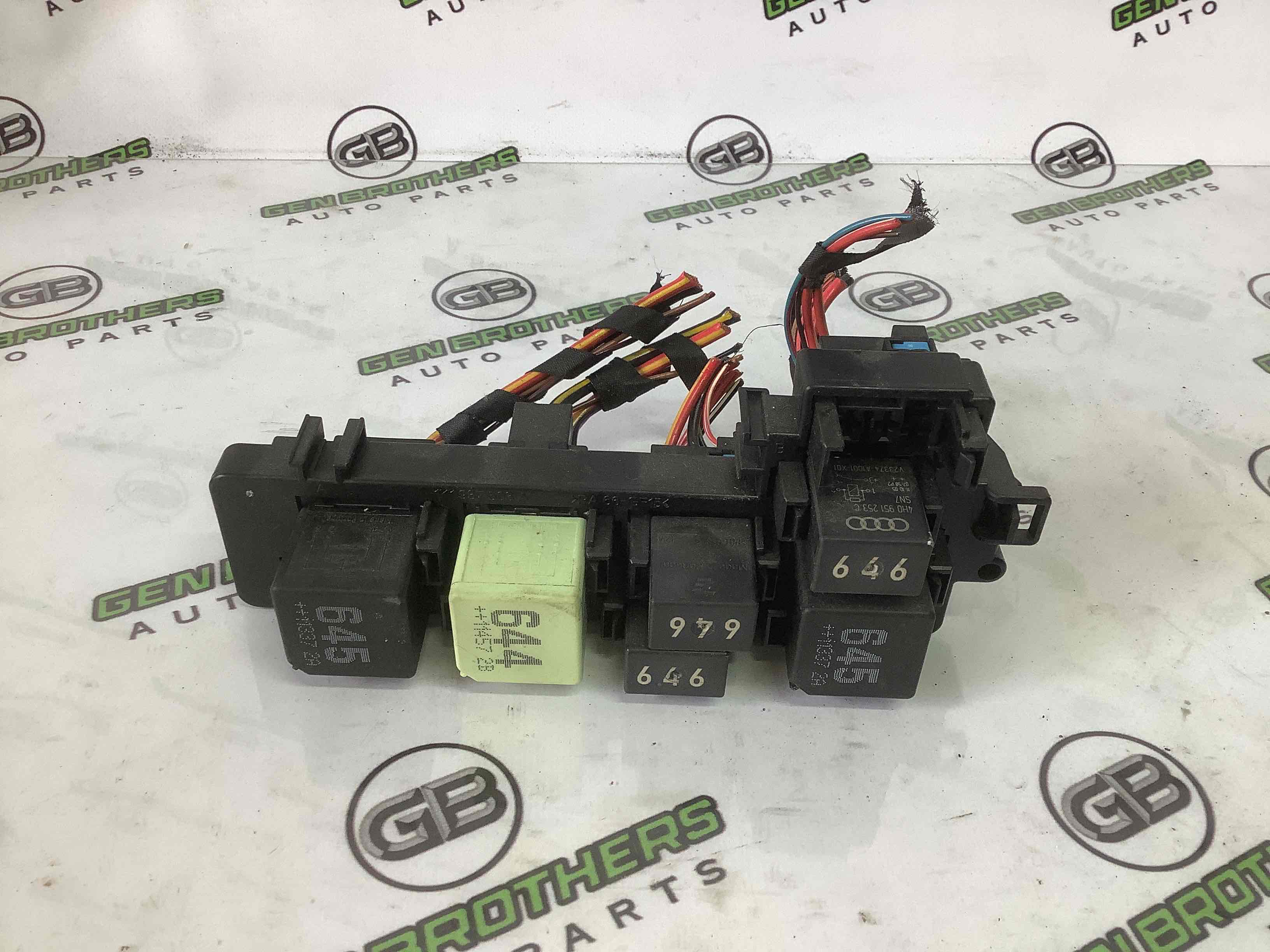 Блок запобіжників (блок реле)