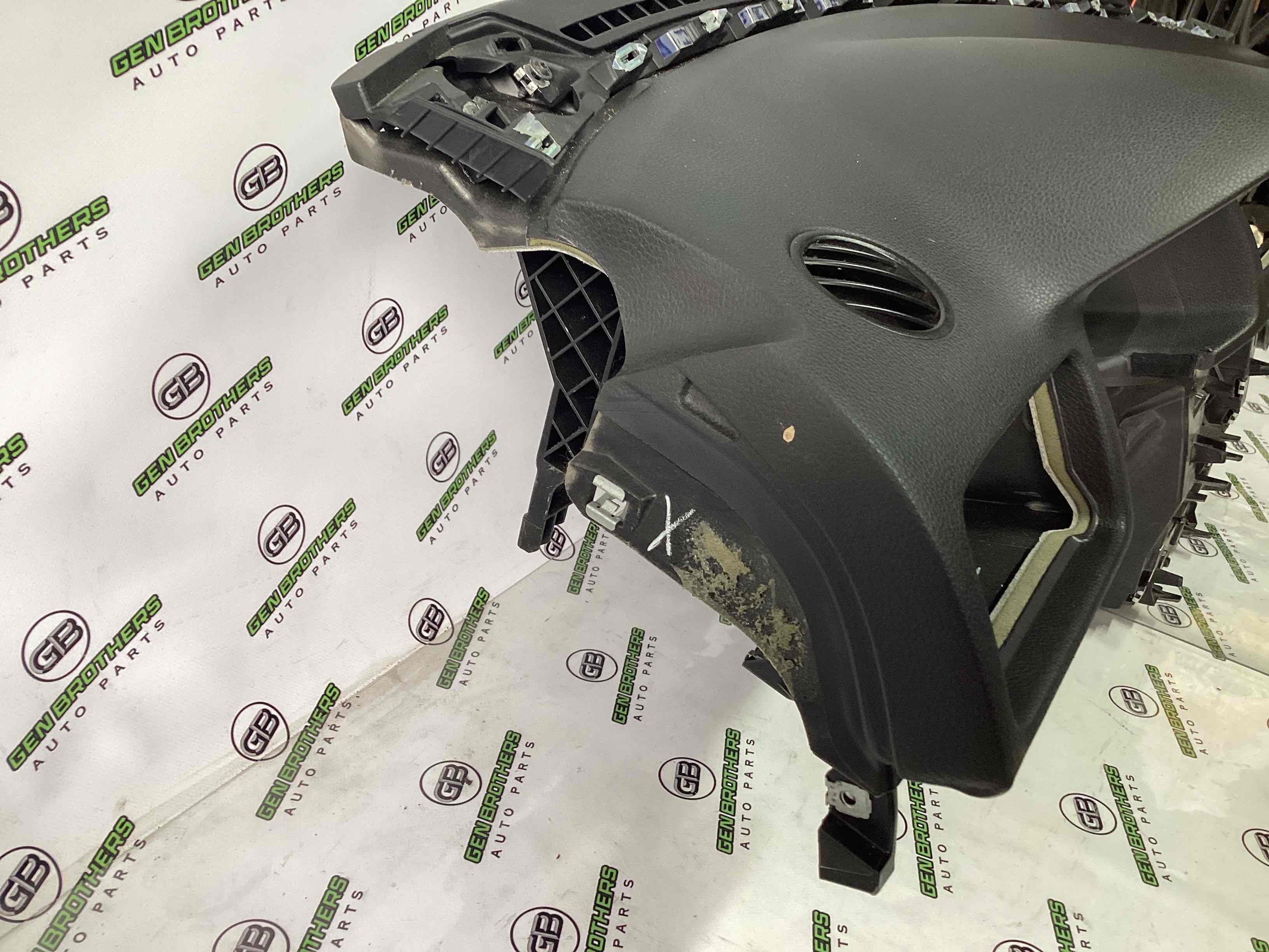 Панель передня салону торпедо