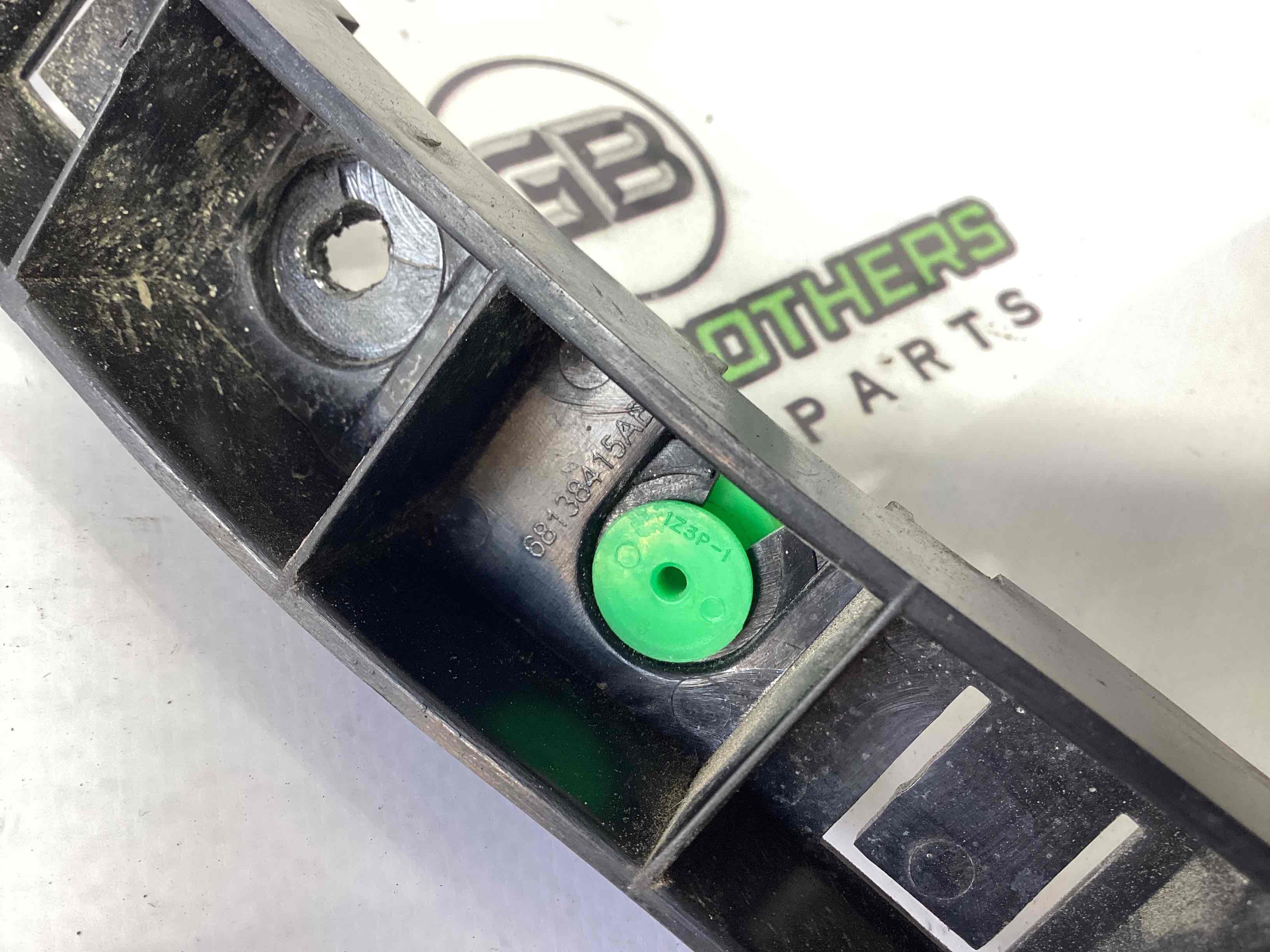 Кріплення заднього бампера ліве