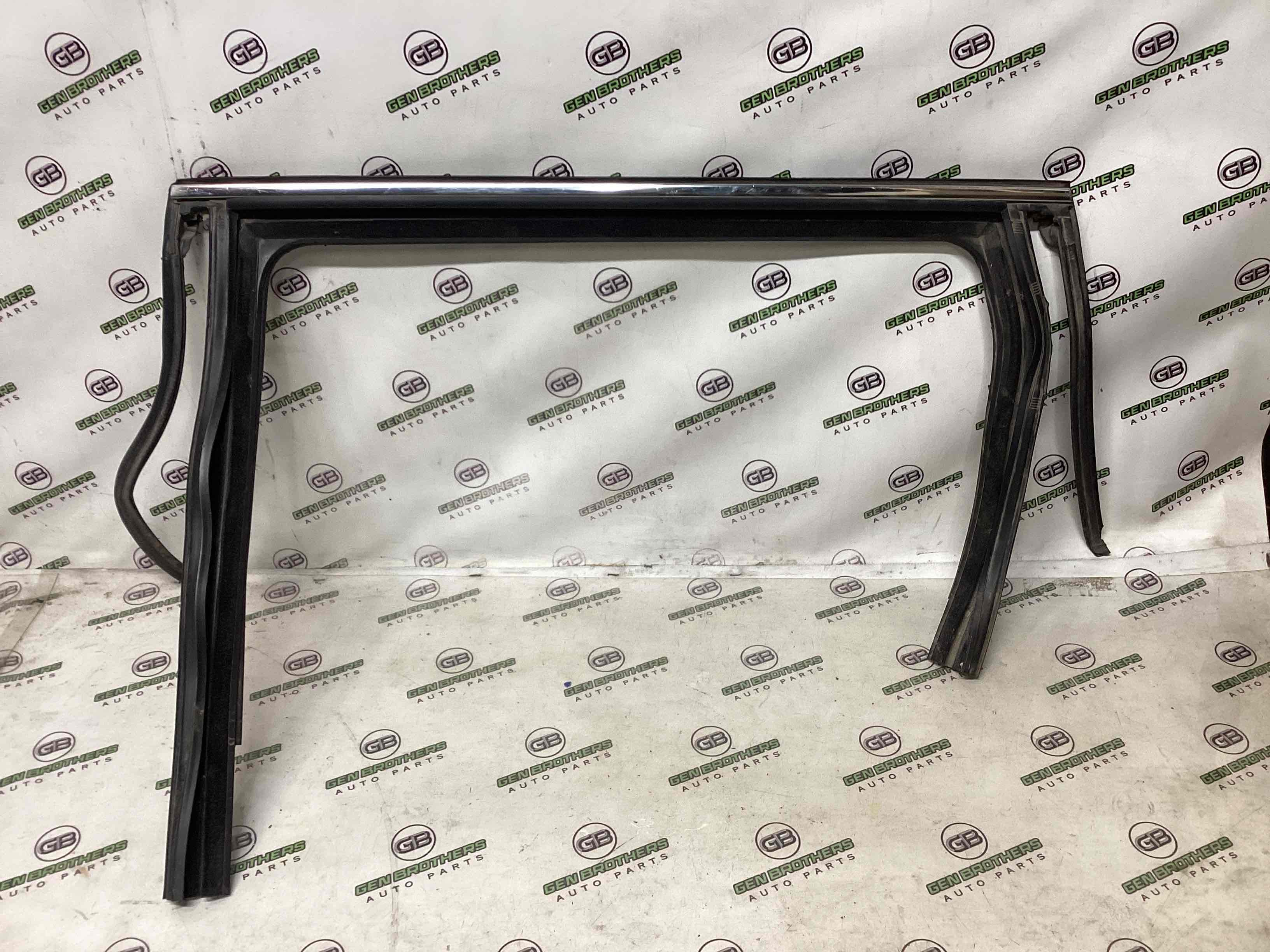 Ущільнювач скла, двері