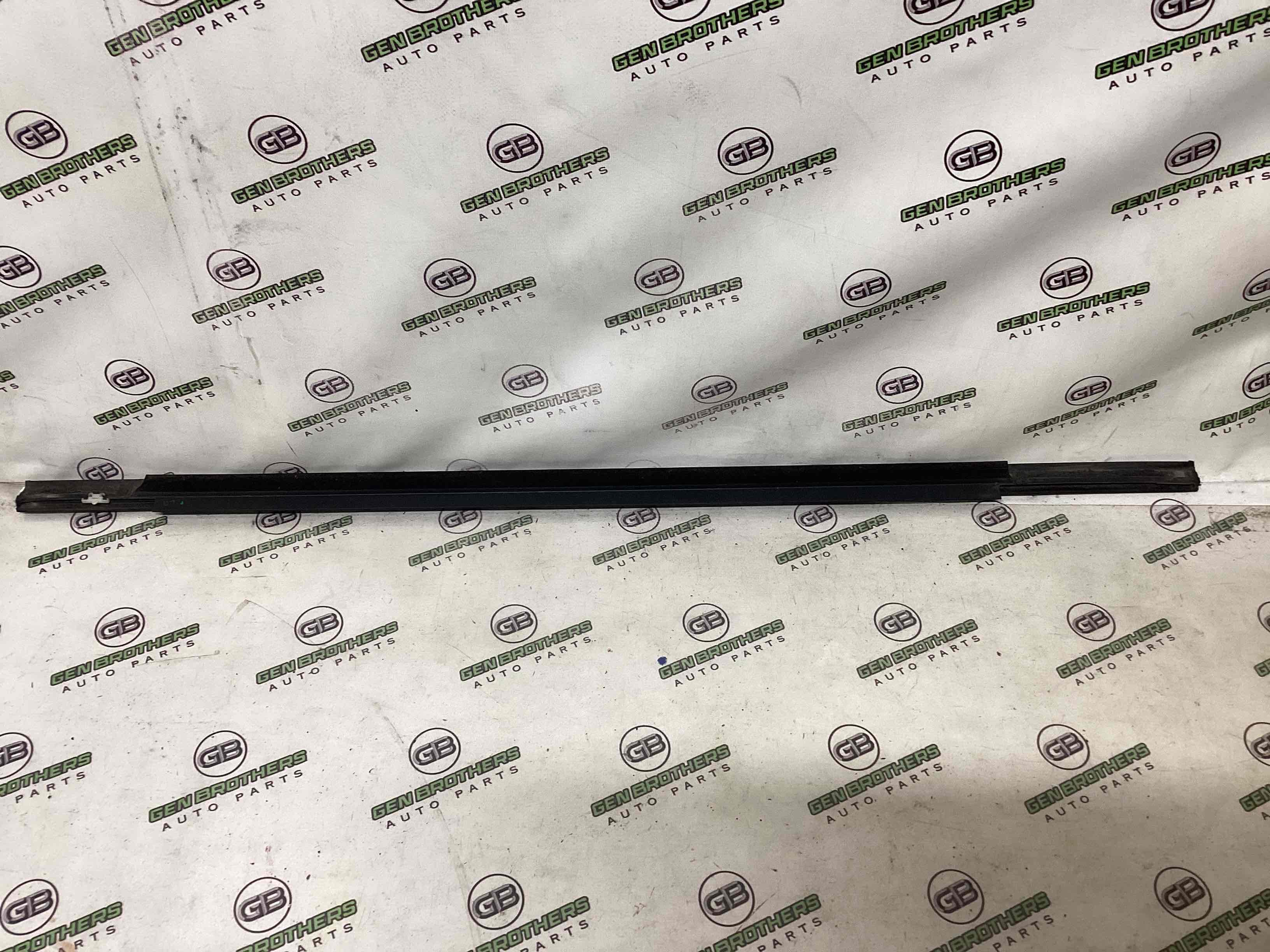 Ущільнювач скла, двері