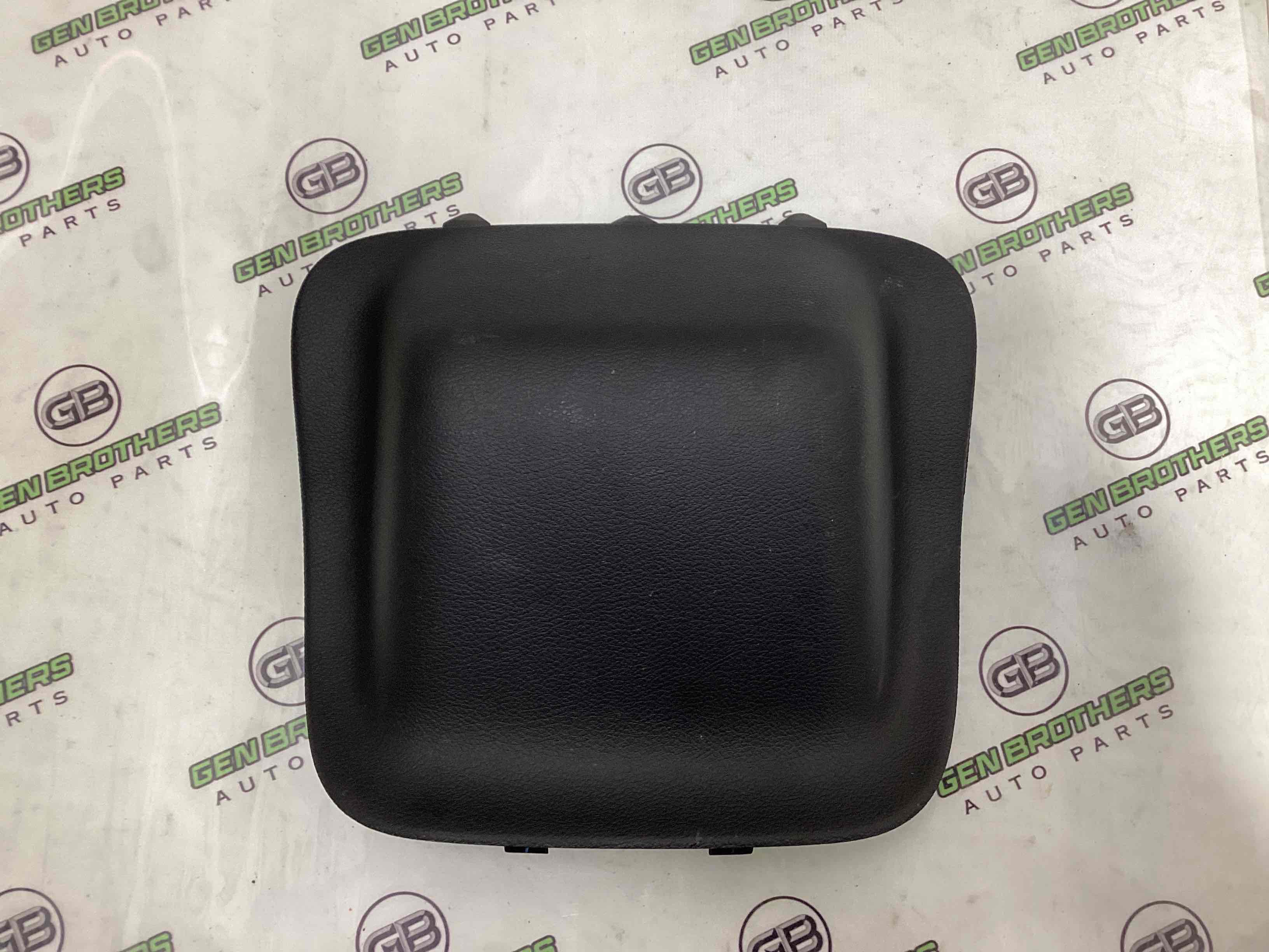 Обшивка кришки багажника