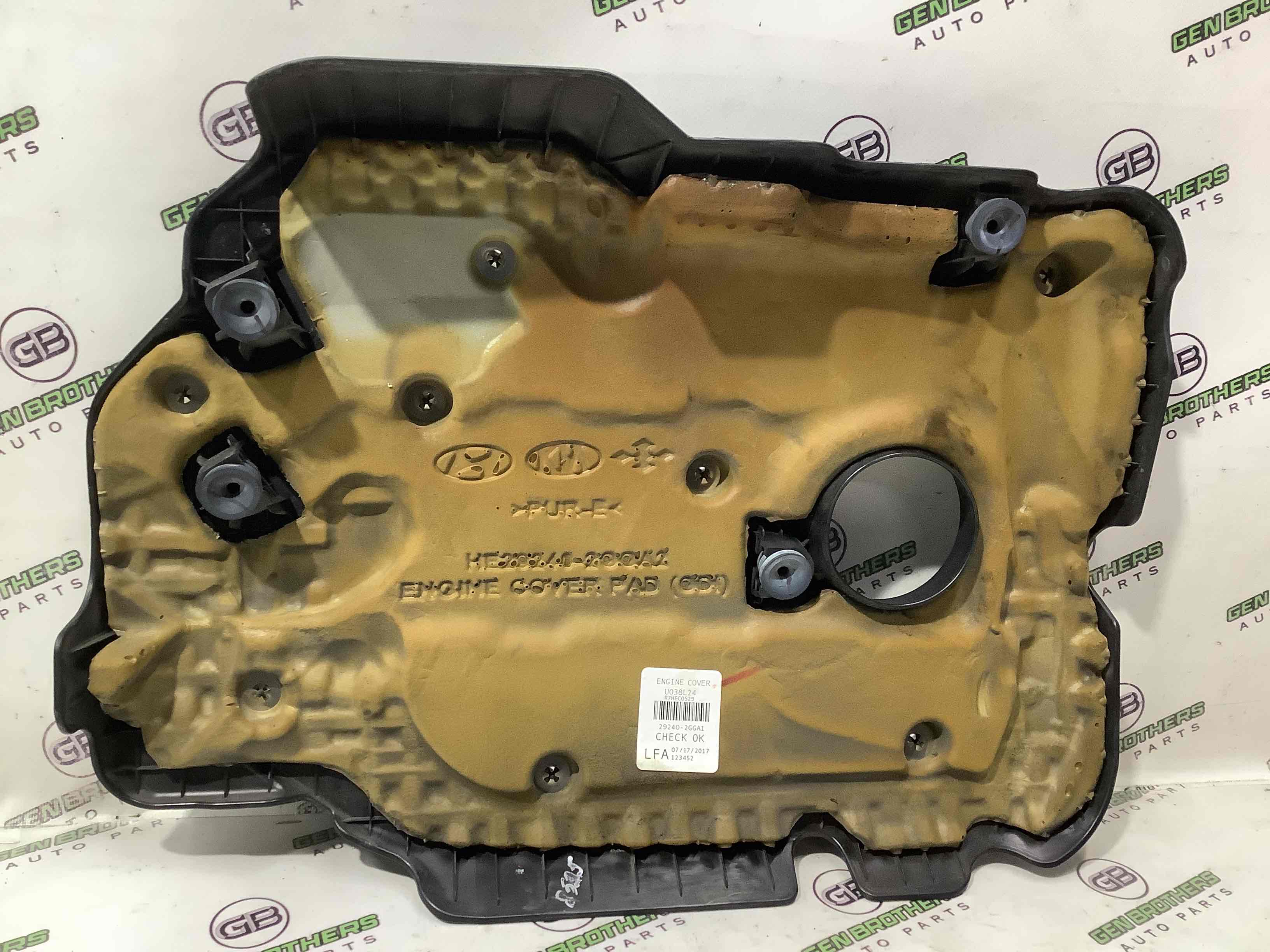 Кришка двигуна декоративна