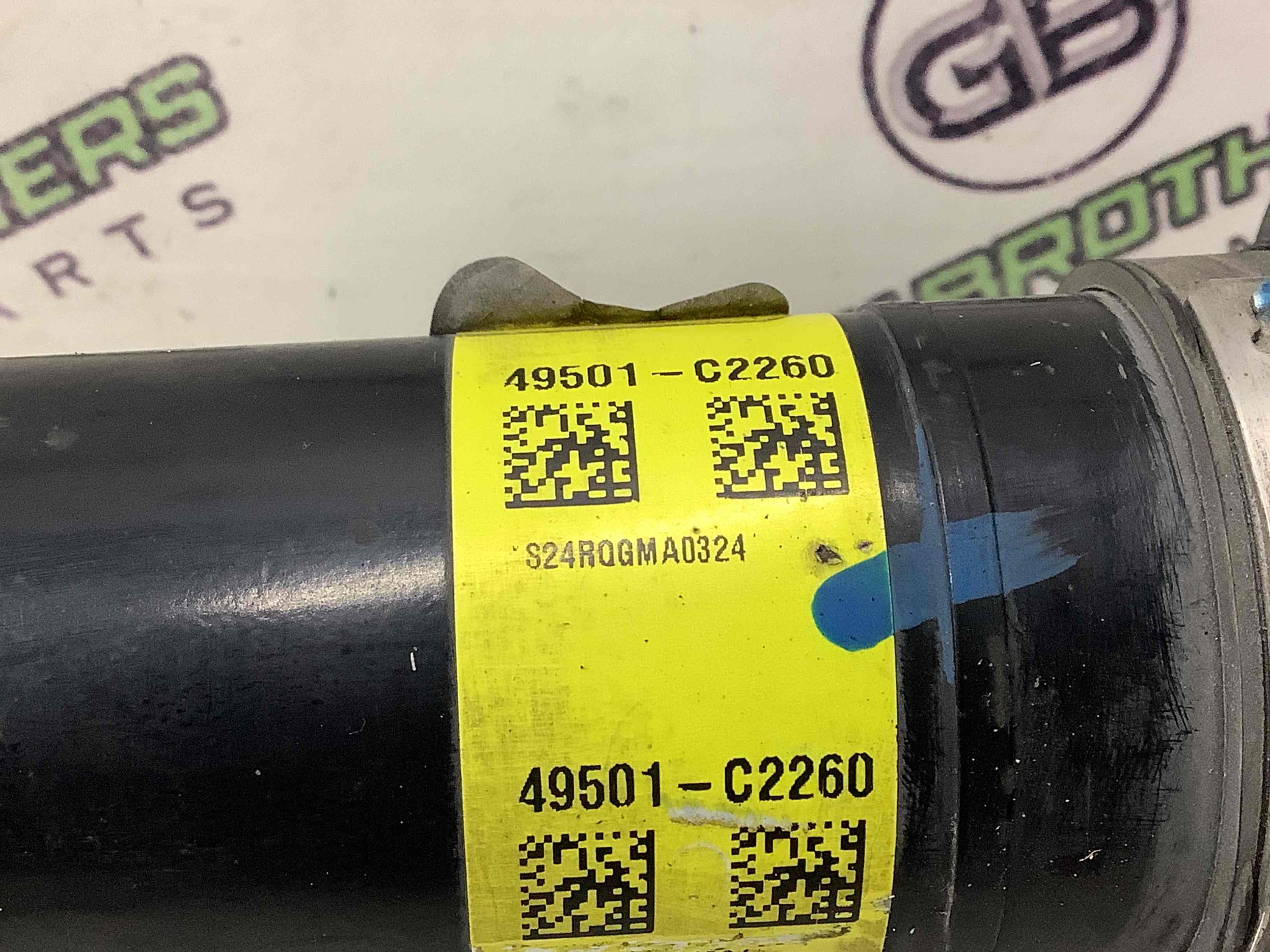 Піввісь передня права (привідний вал, ШРУС)