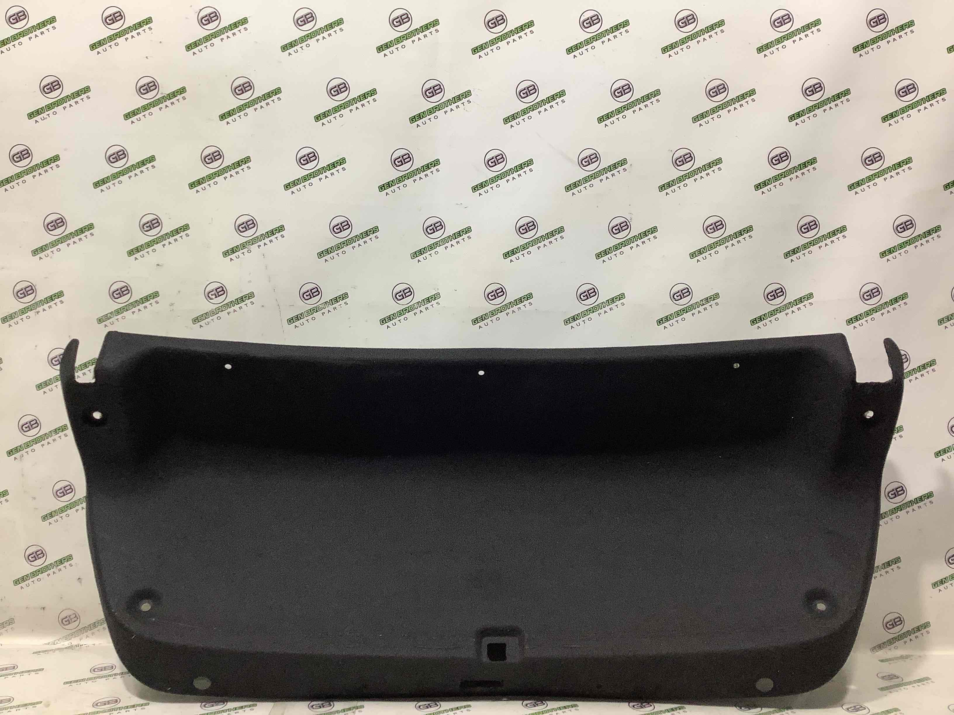 Обшивка кришки багажника