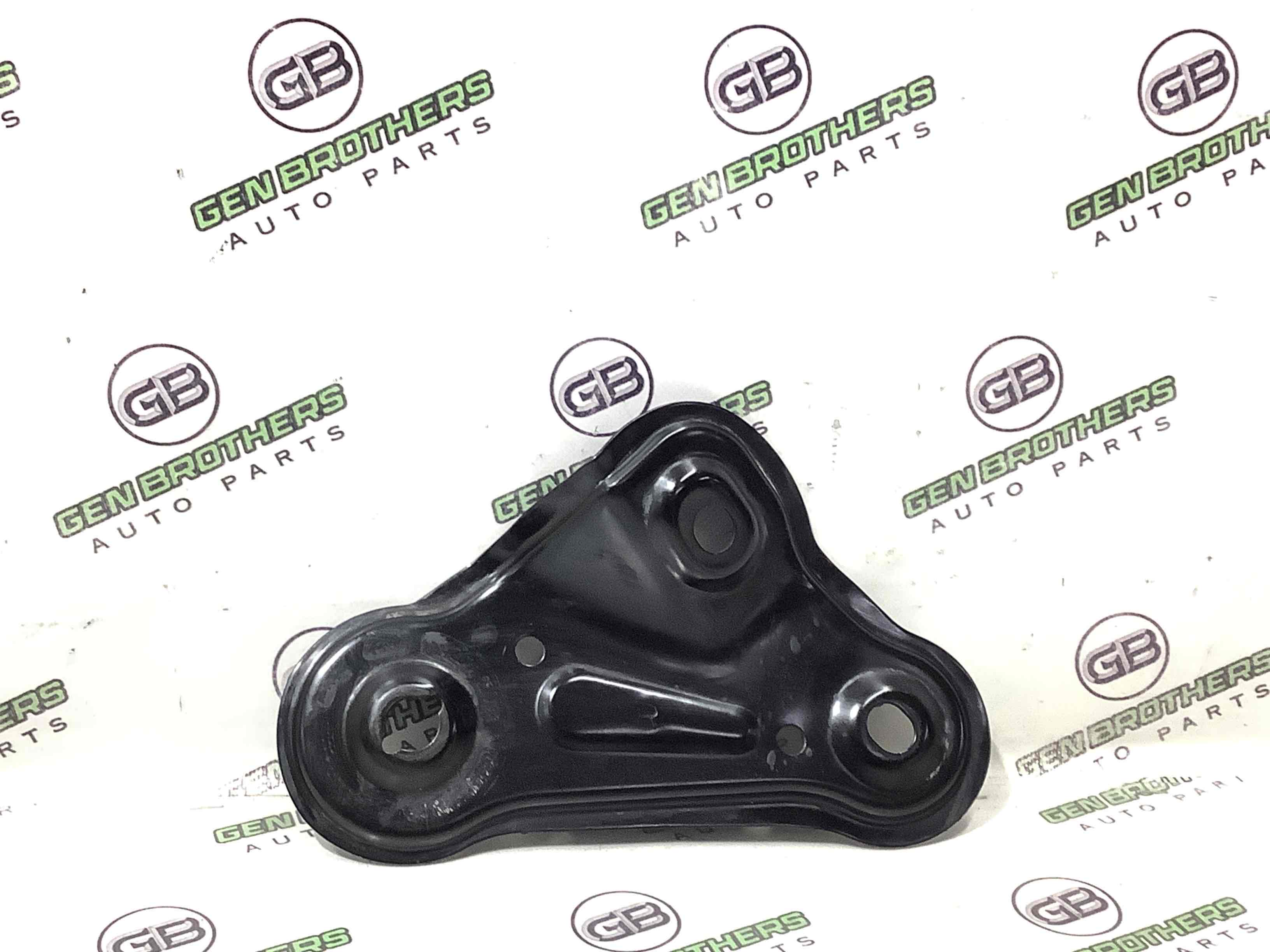 Кронштейн переднього підрамника