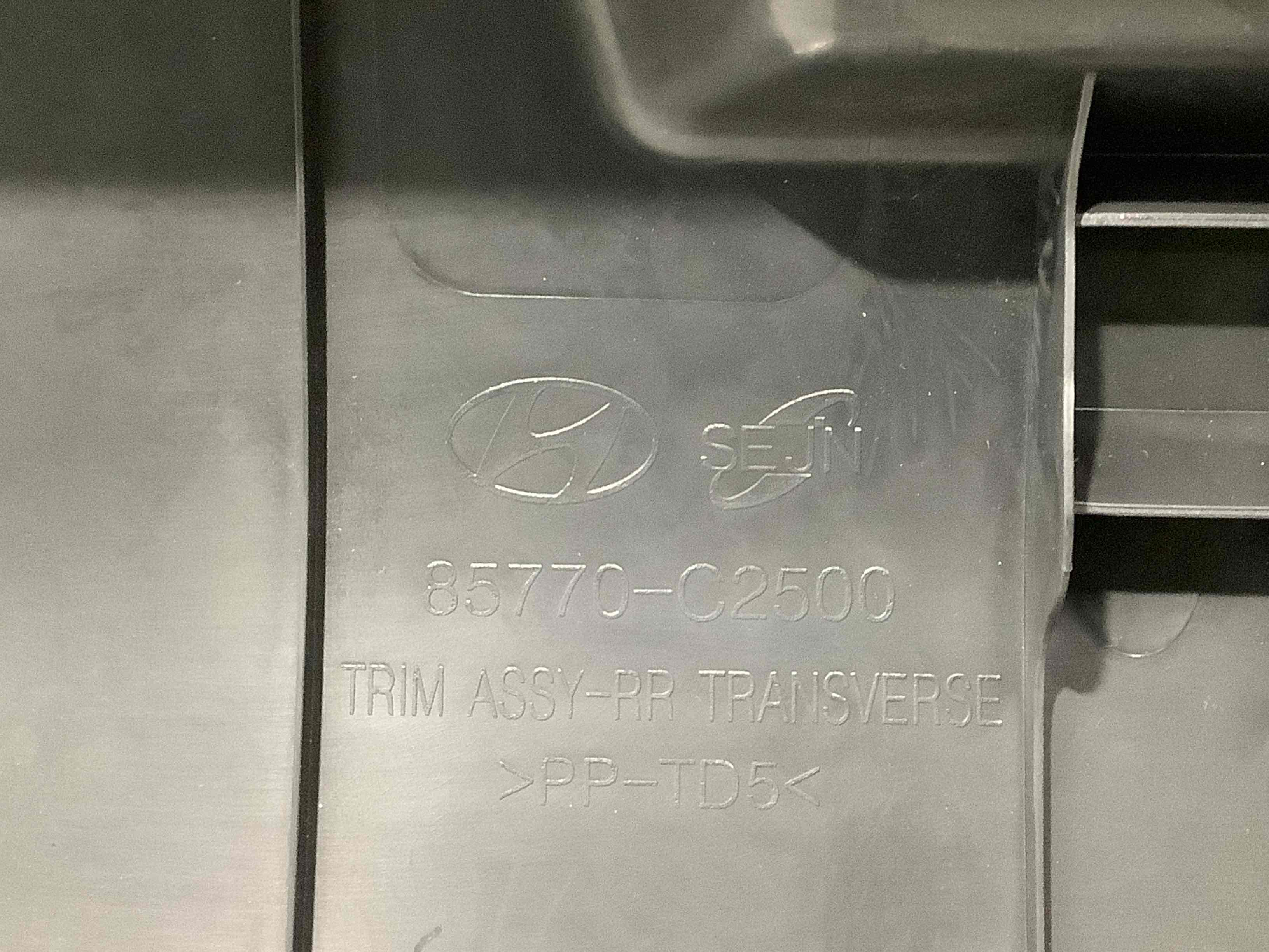 Елементи оздоблення багажника