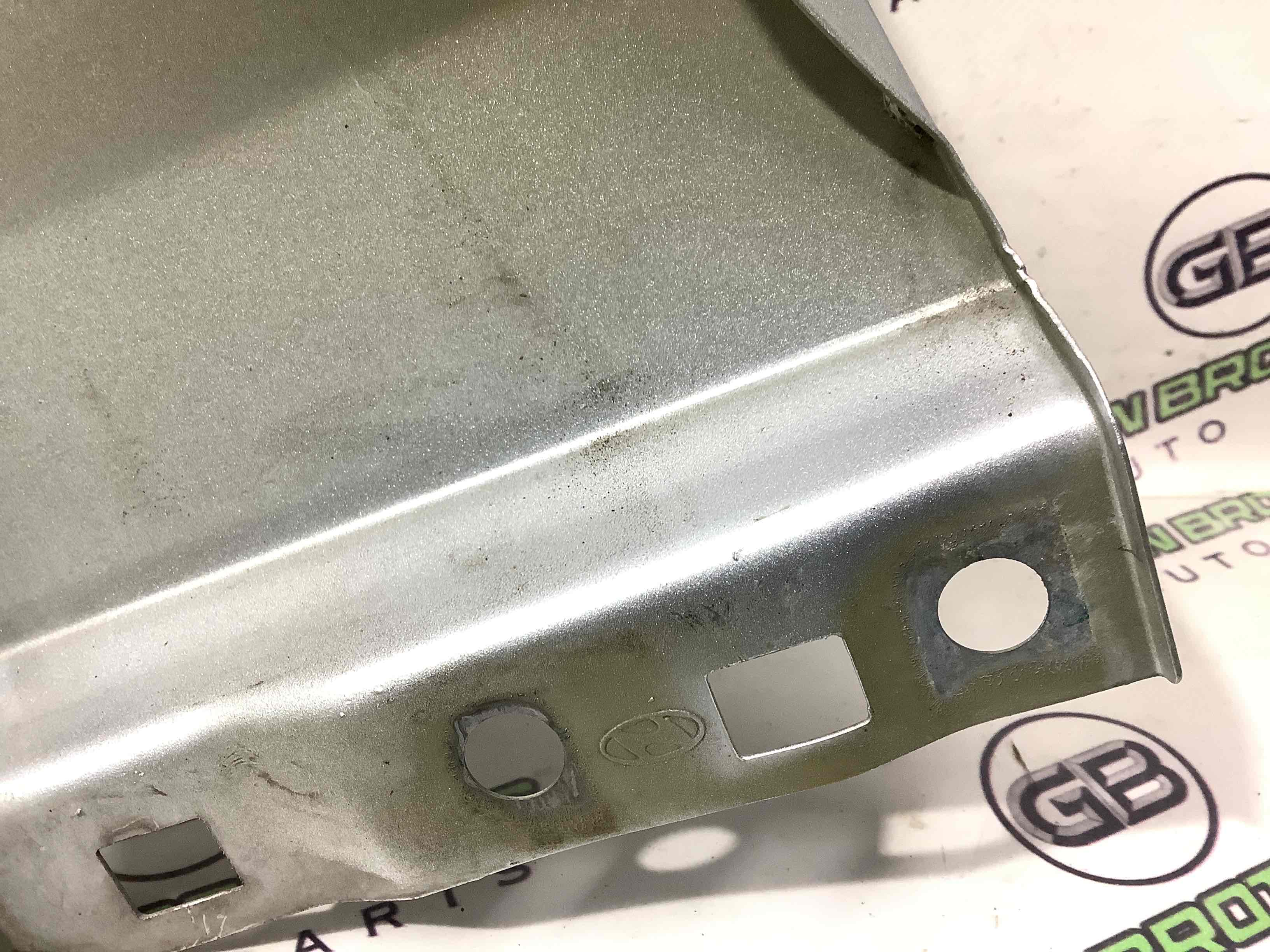 Крило переднє праве