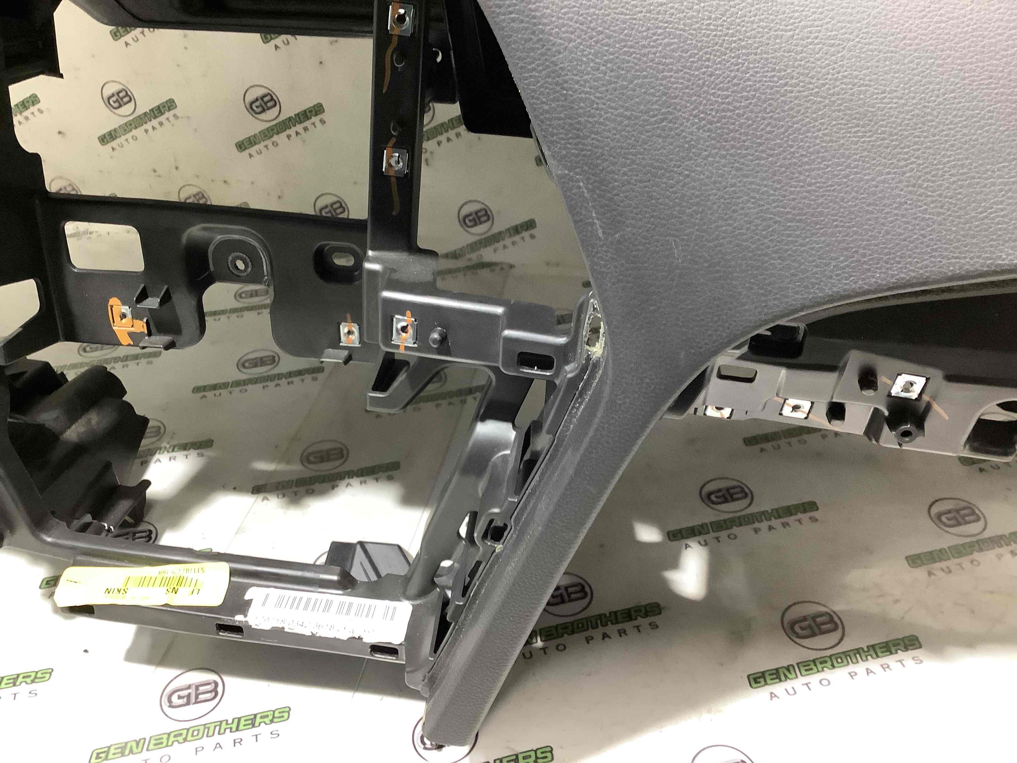 Панель передня салону торпедо