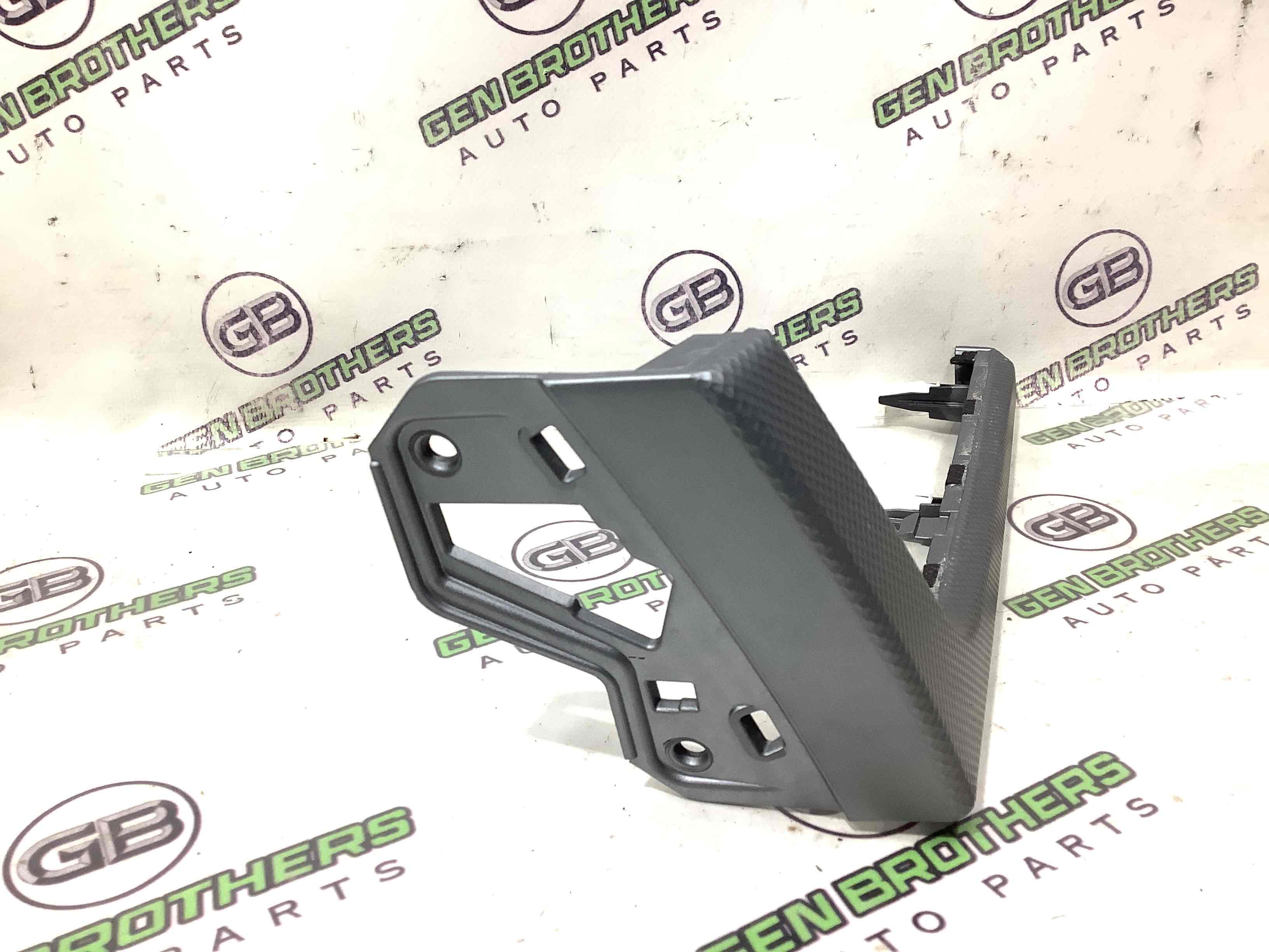 Обшивка панелі приладів торпедо